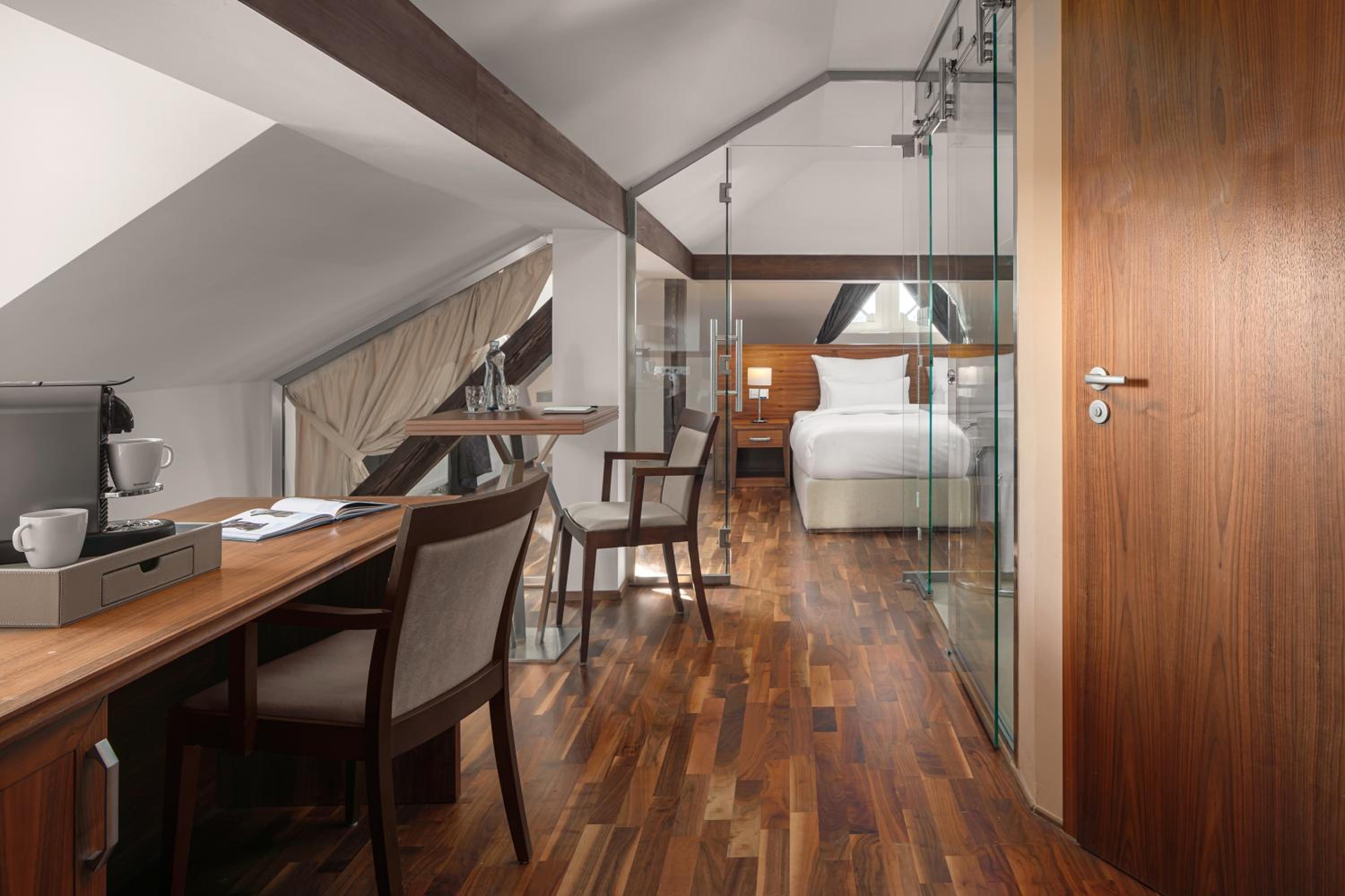Deluxe Suite photo 2