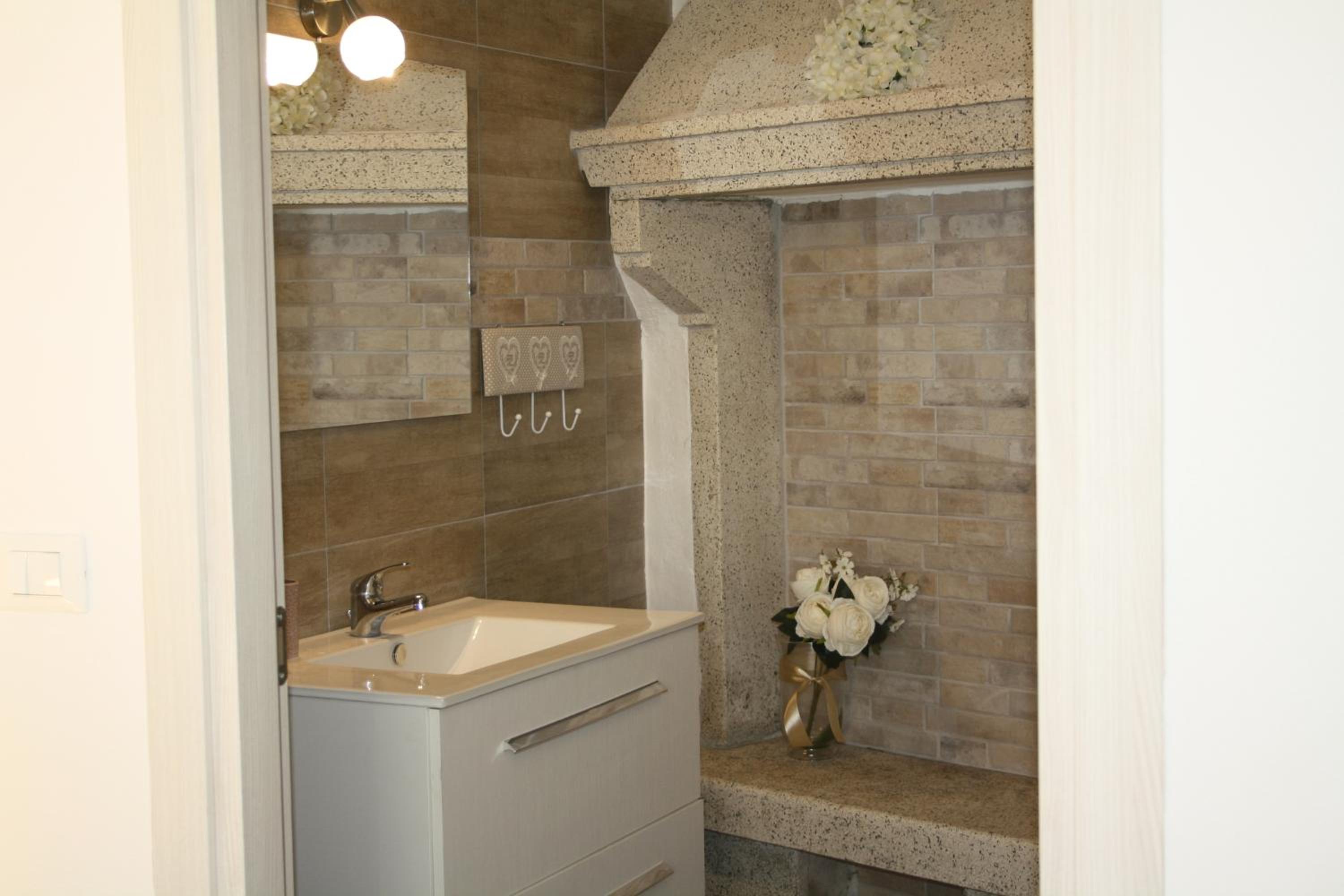 Double Room - Photo 6