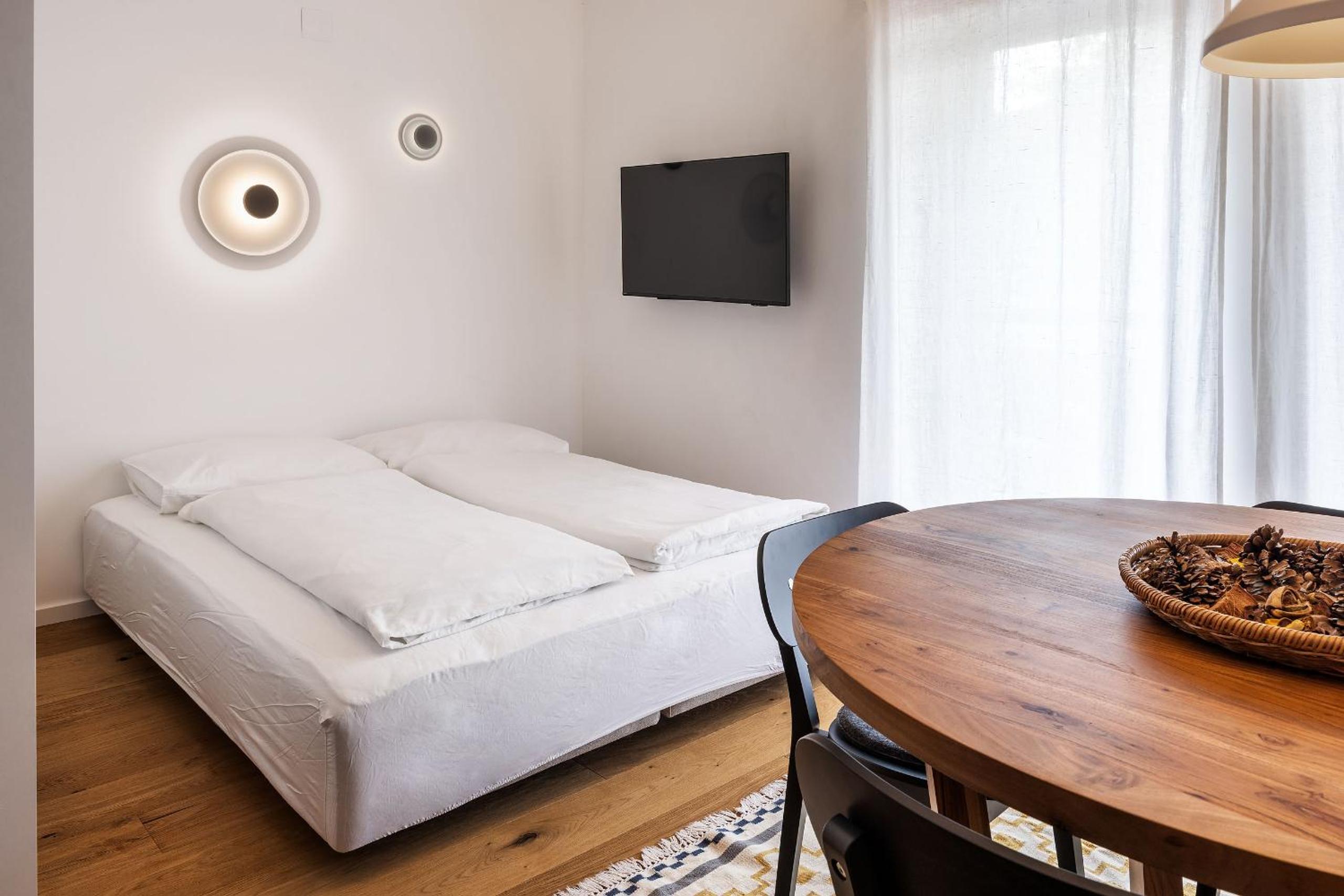 One-Bedroom Apartment photo 1