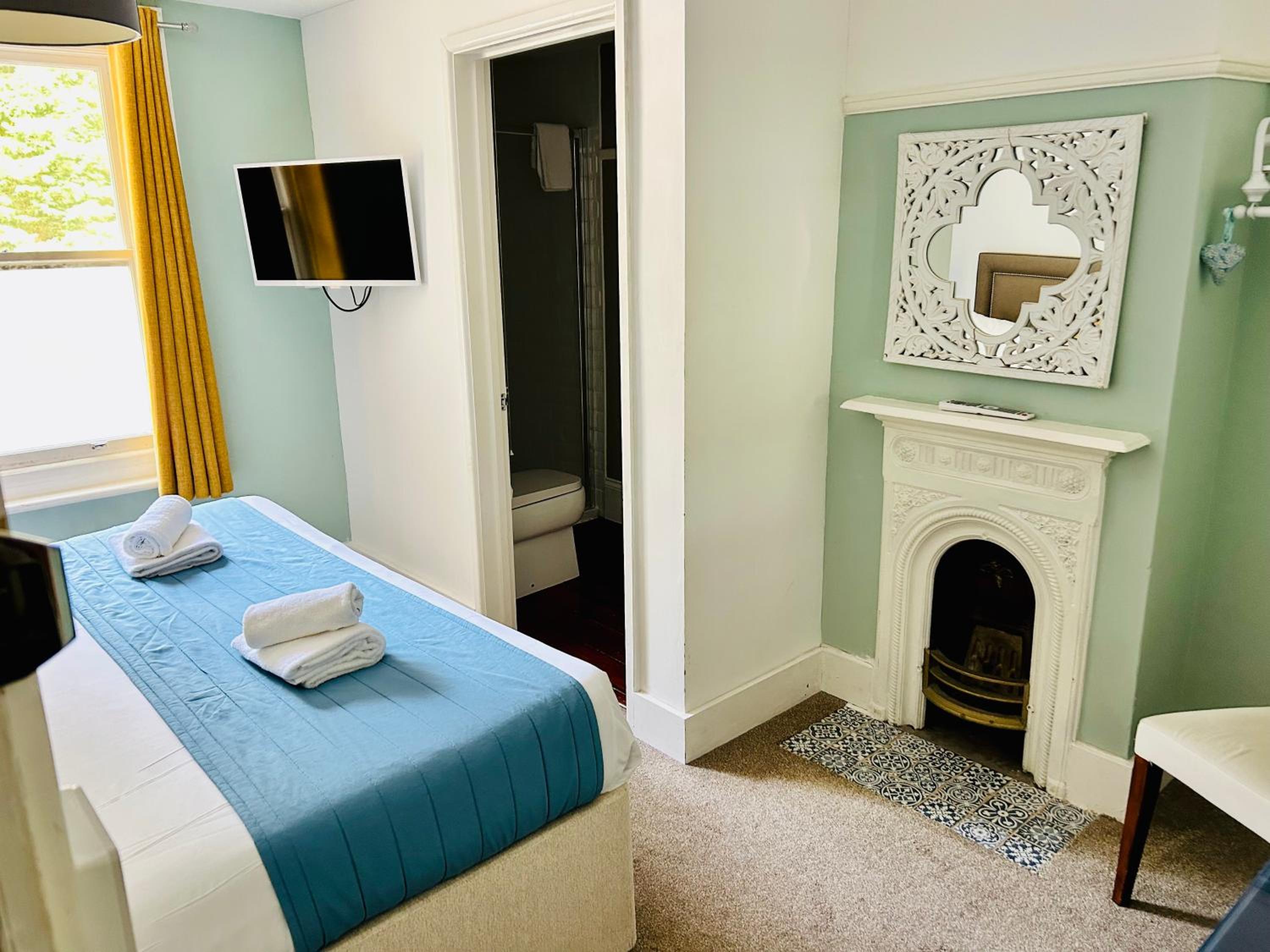 Deluxe Double Room with Shower - Photo 1