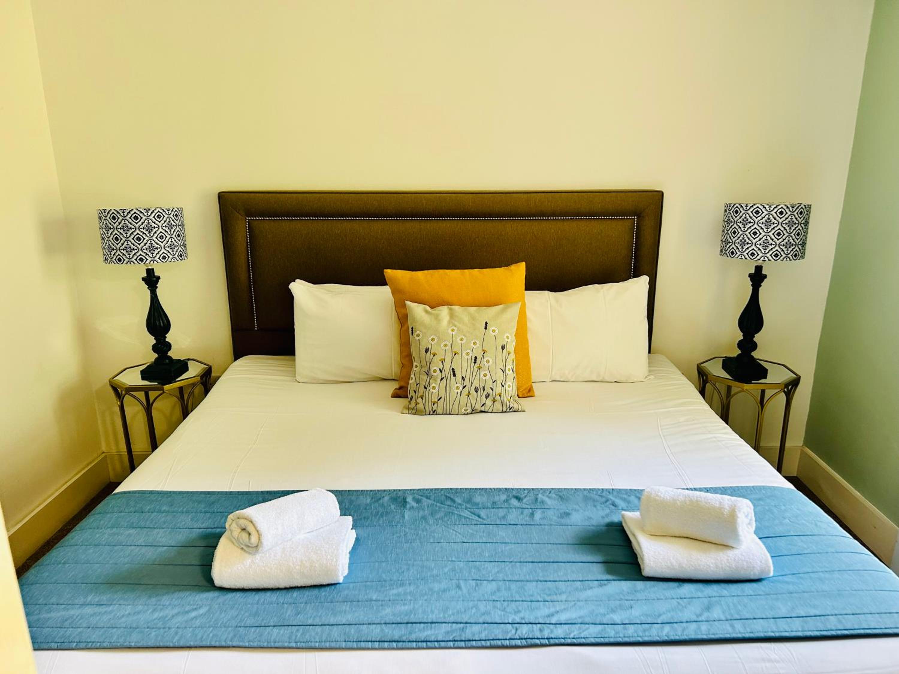 Deluxe Double Room with Shower - Photo 3