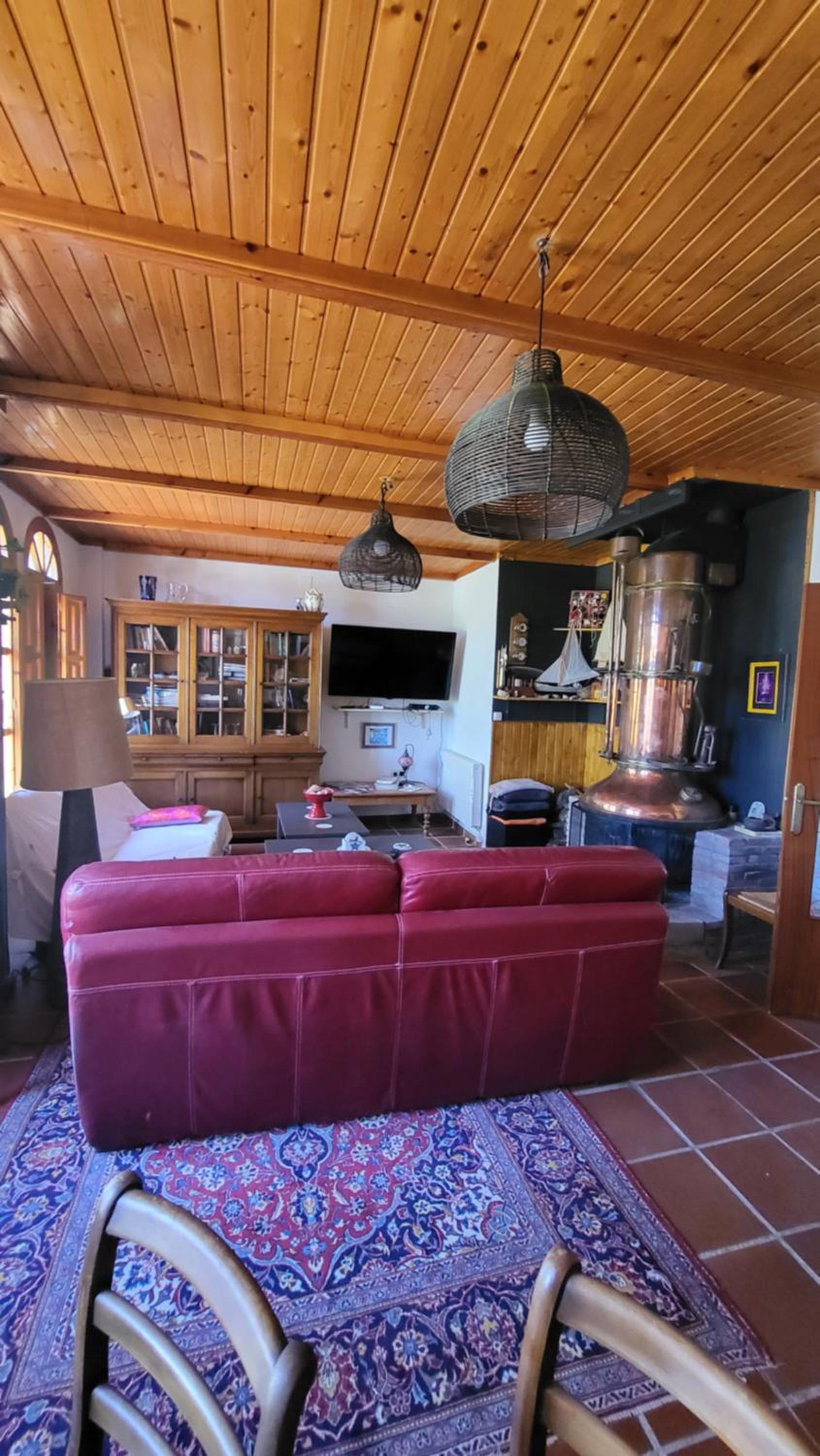 Six-Bedroom House photo 3