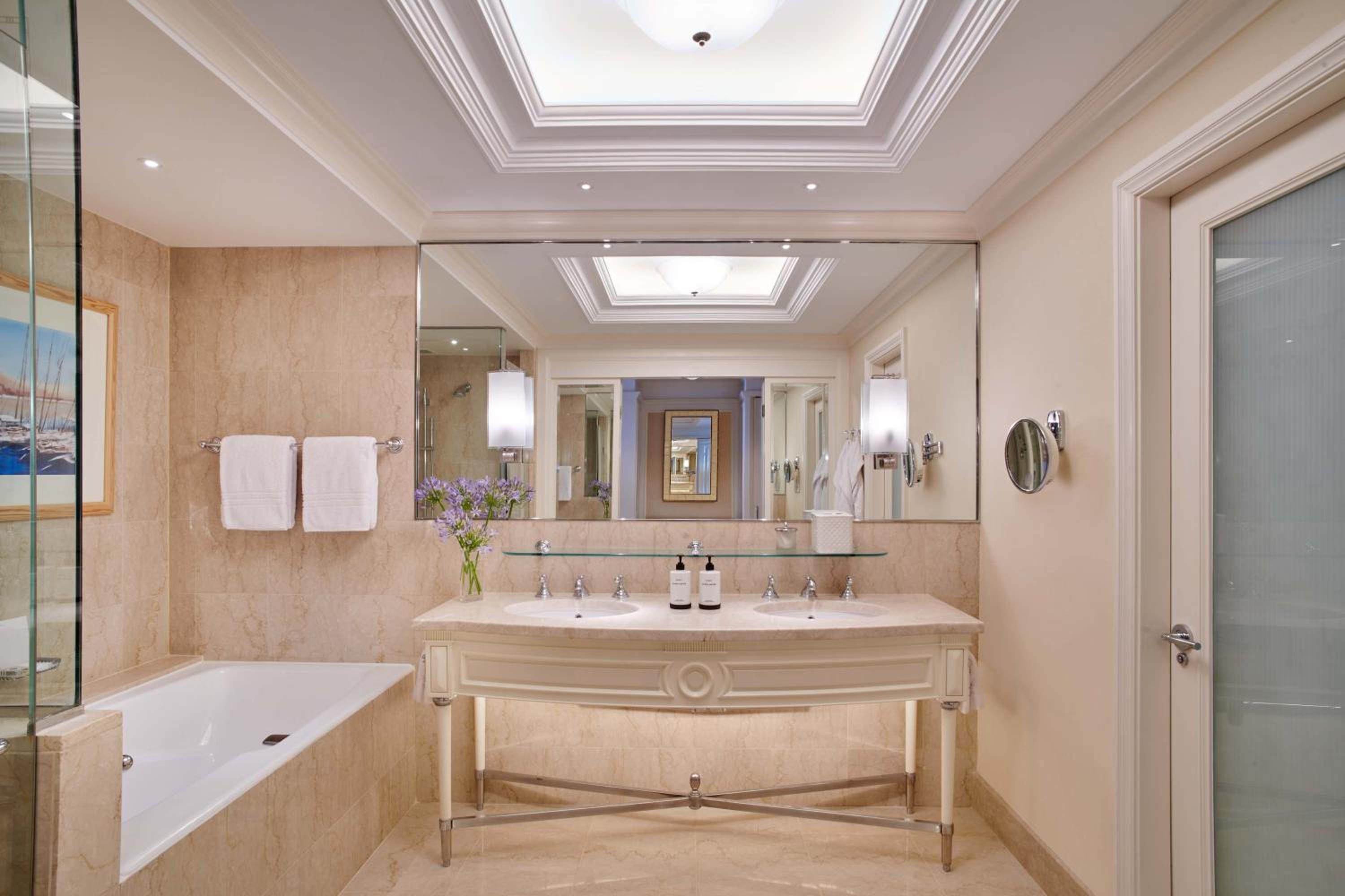 Premium Superior Room King - Photo 4