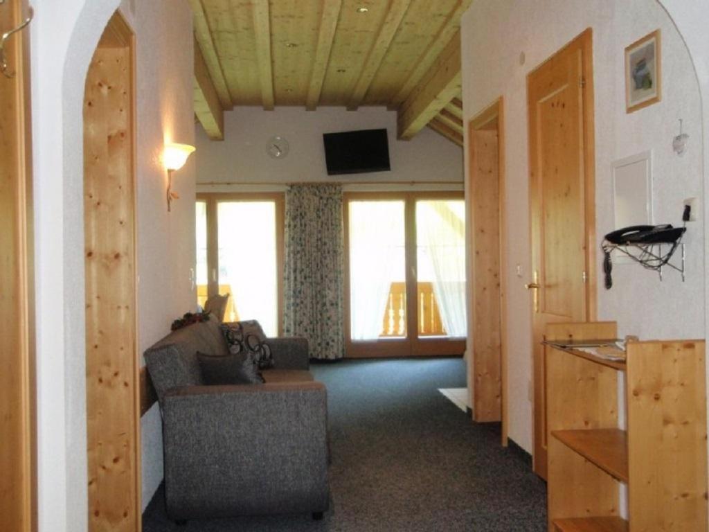 Two-Bedroom Apartment with Shower photo 2