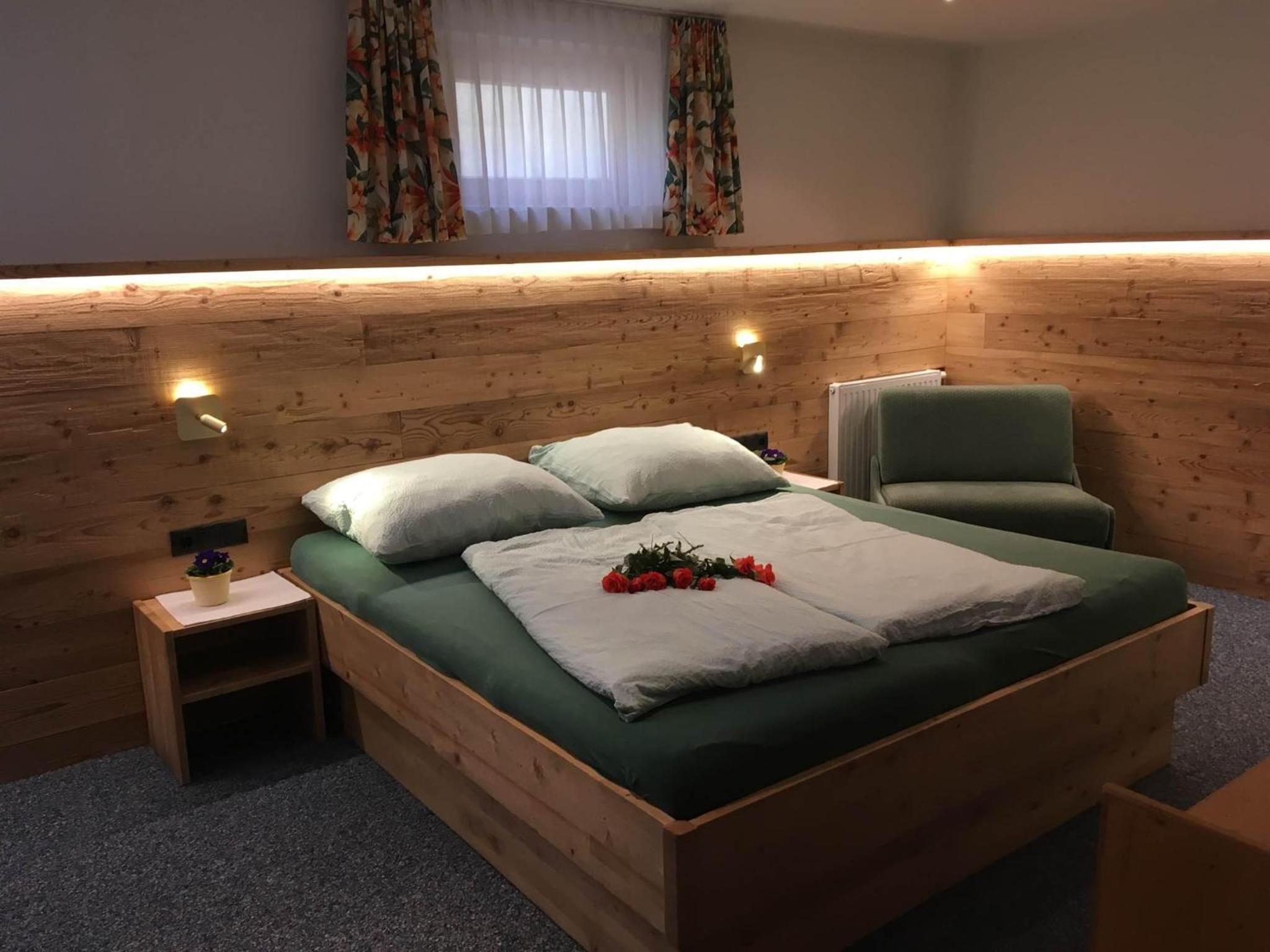 One-Bedroom Apartment with Shower photo 1