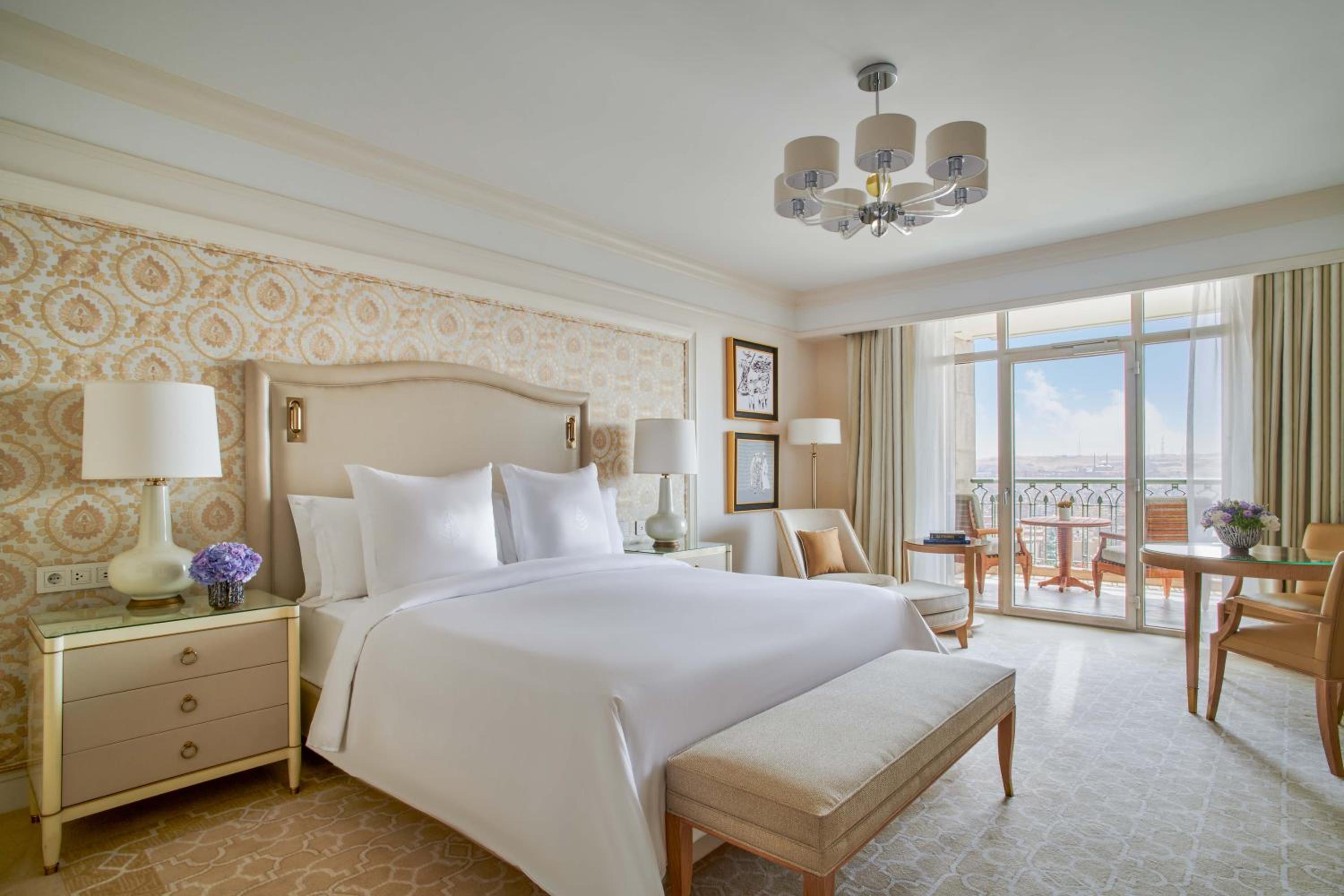 Premium Deluxe Citadel View Room King - Photo 3