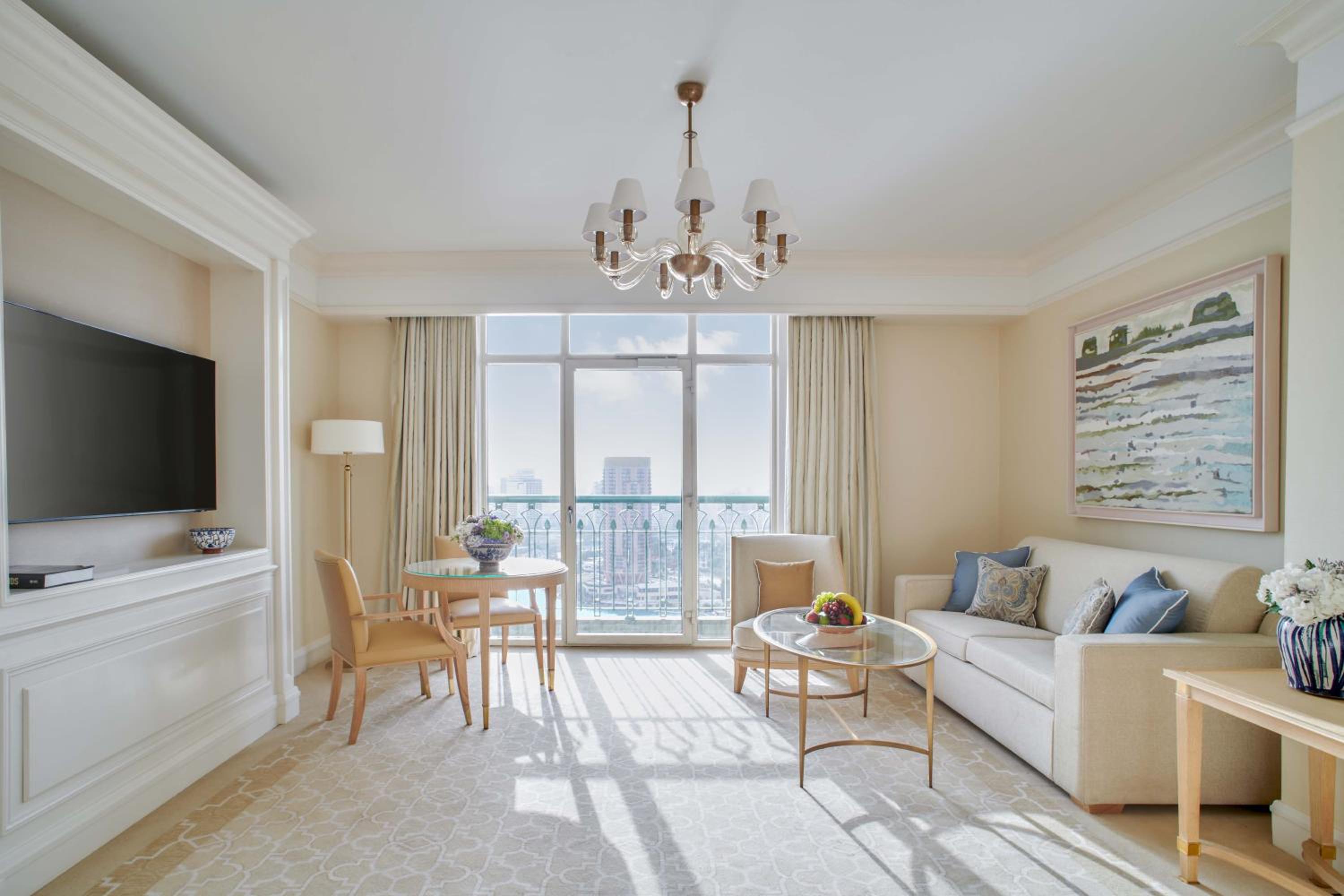 Premium Corniche Suite - Photo 3