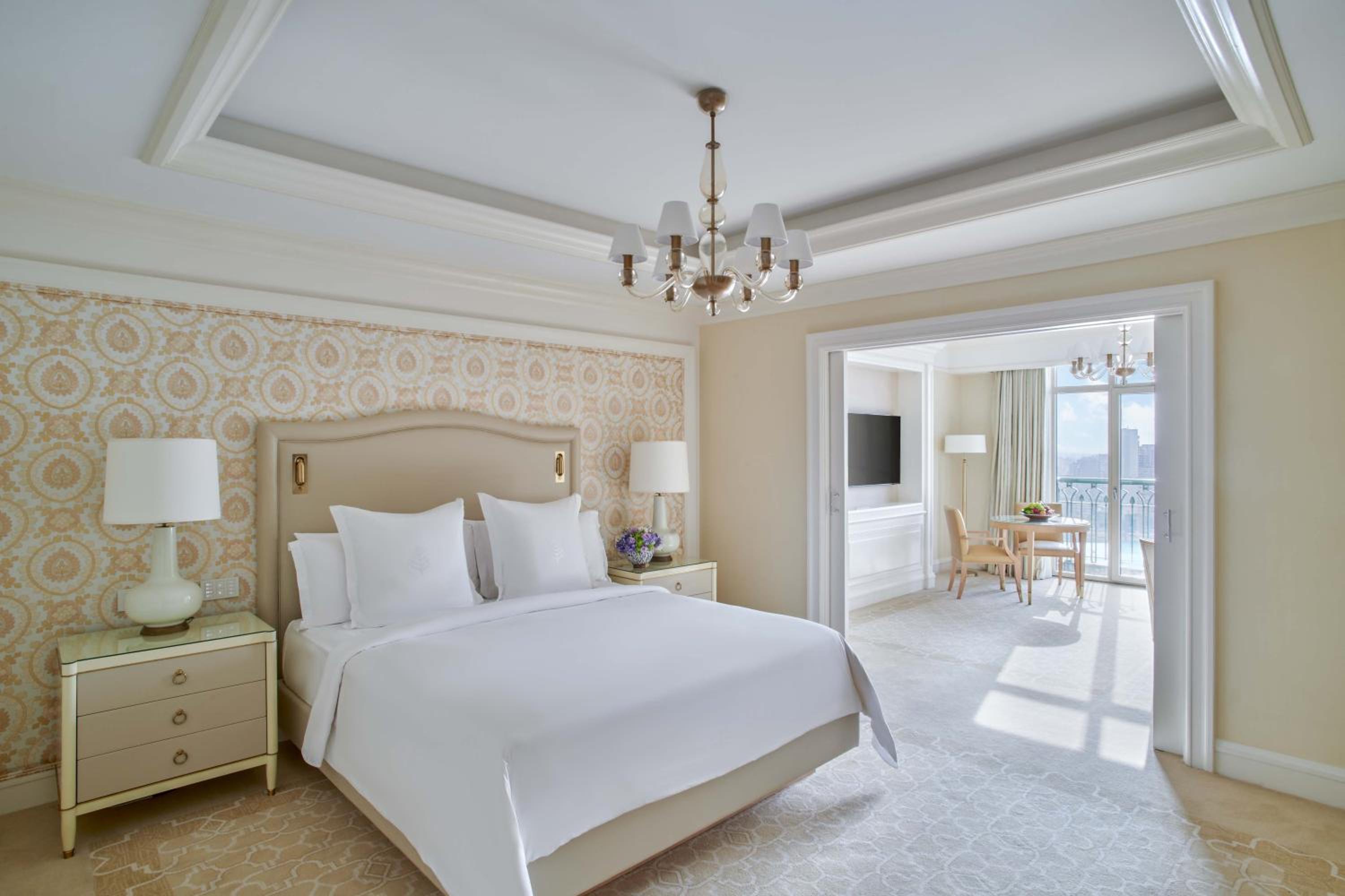 Premium Corniche Suite - Photo 1