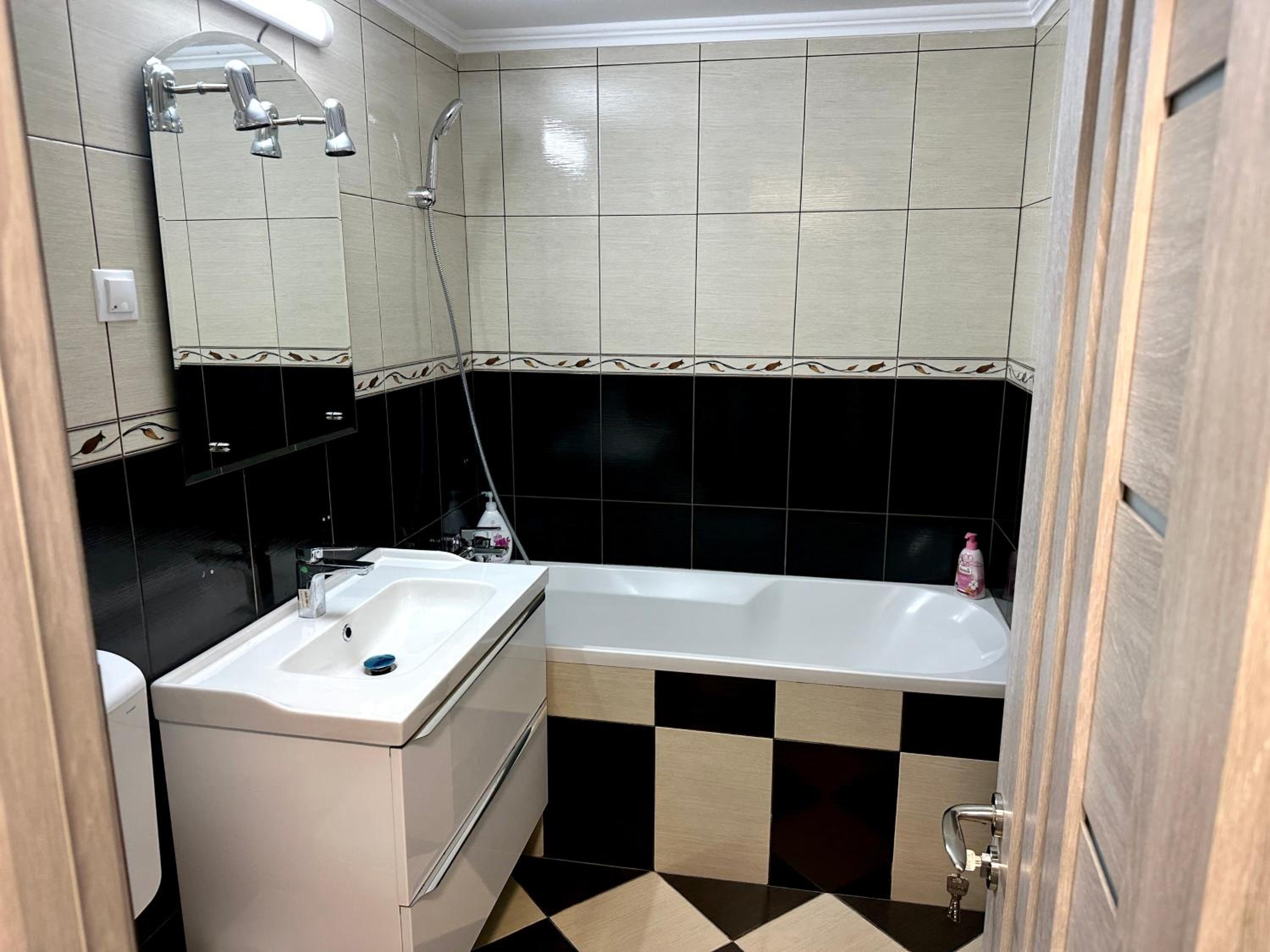 Two-Bedroom Apartment - Photo 2