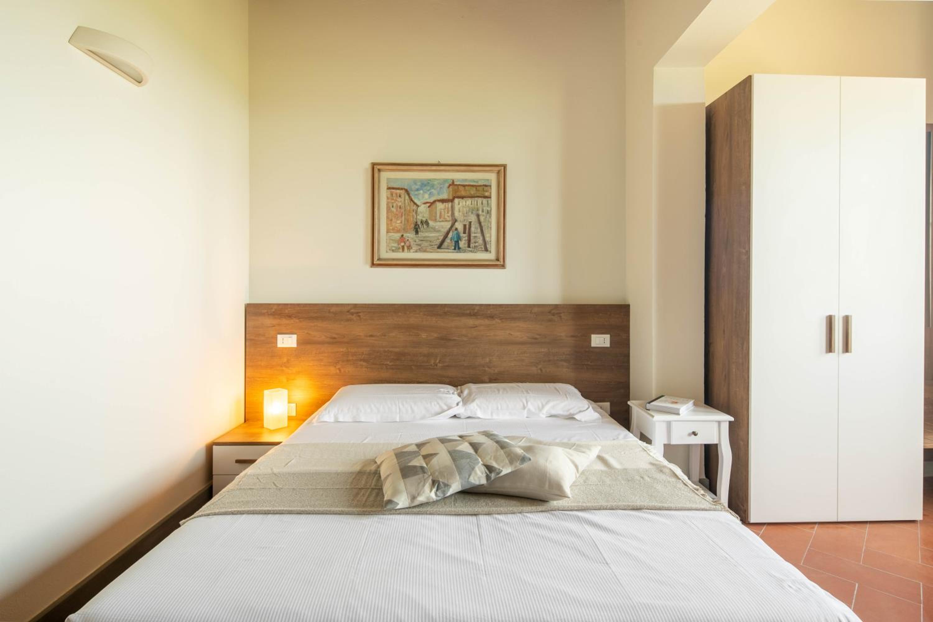 Large Double or Twin Room - Photo 1