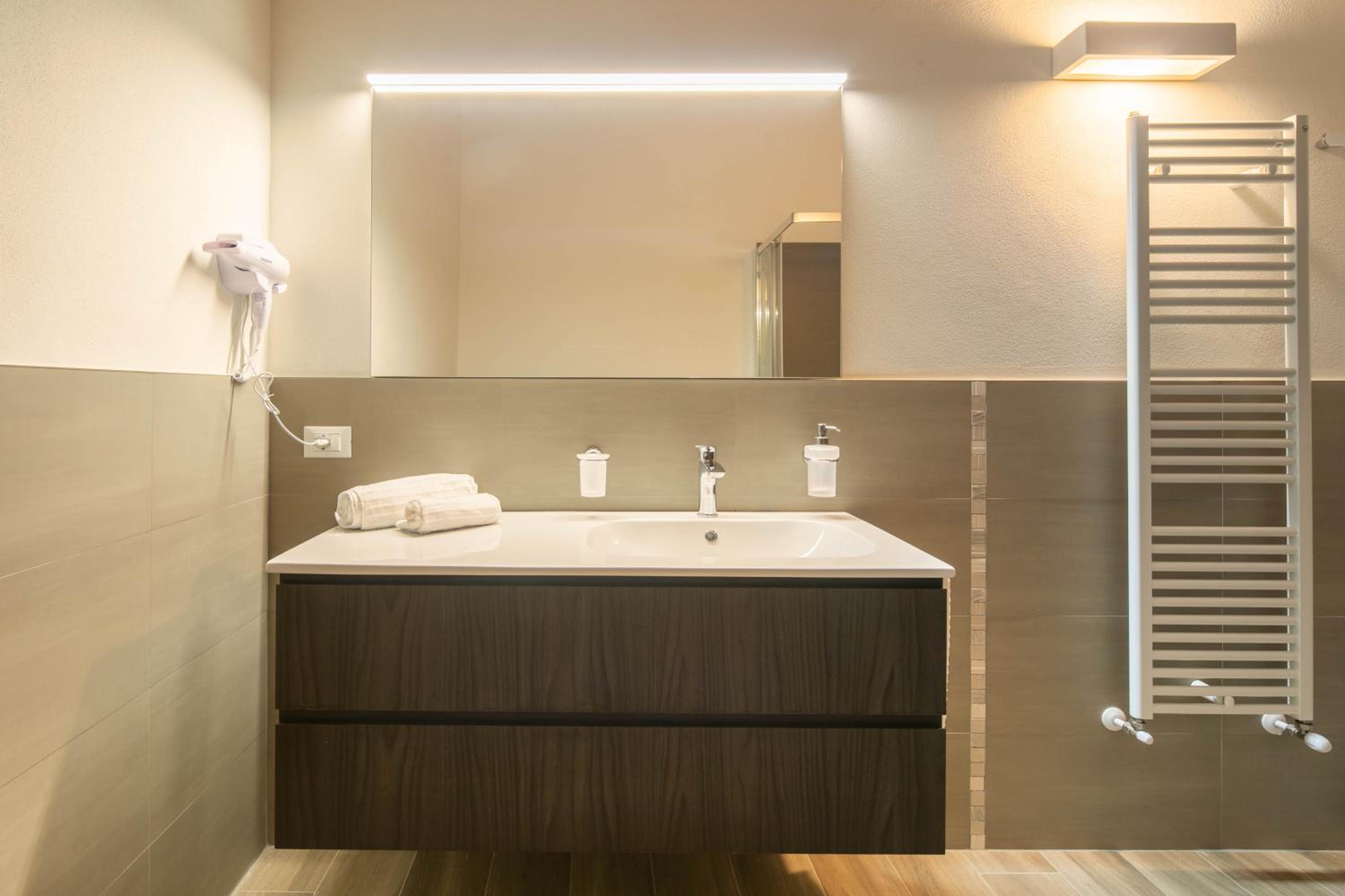 Large Double or Twin Room - Photo 5