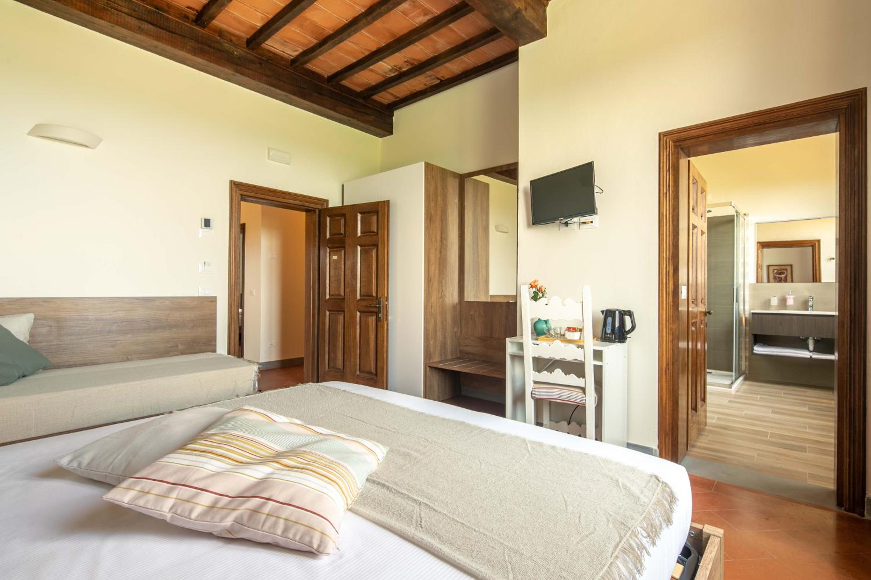 Comfort Triple Room - Photo 11