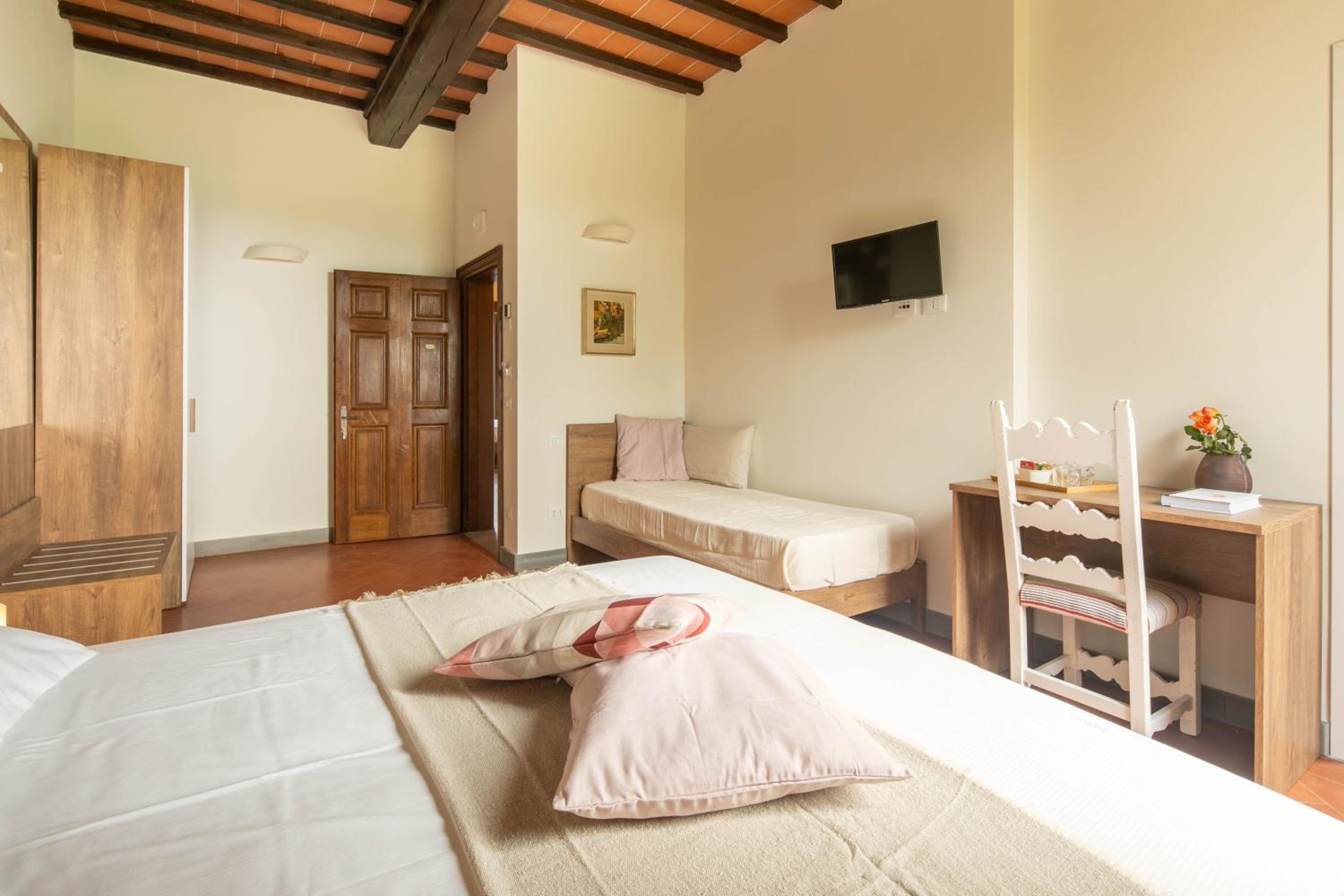 Comfort Triple Room - Photo 13