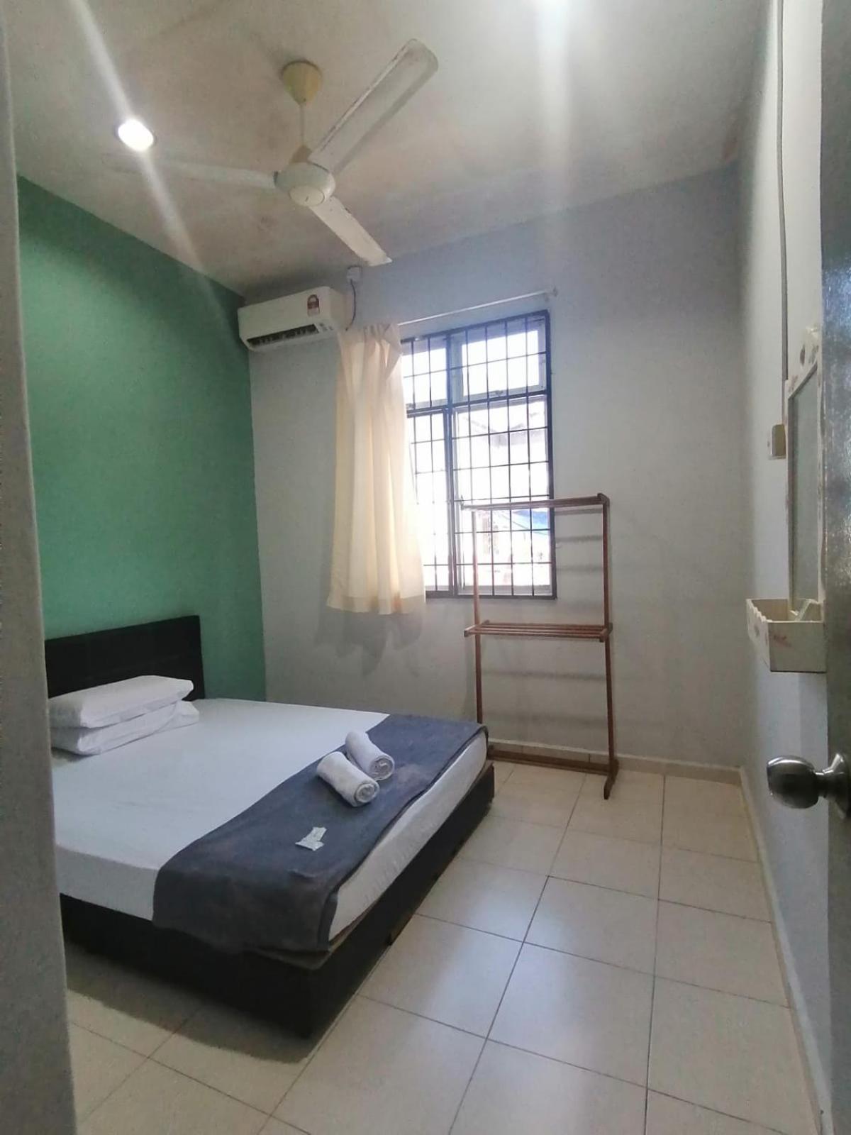 Three-Bedroom House photo 3