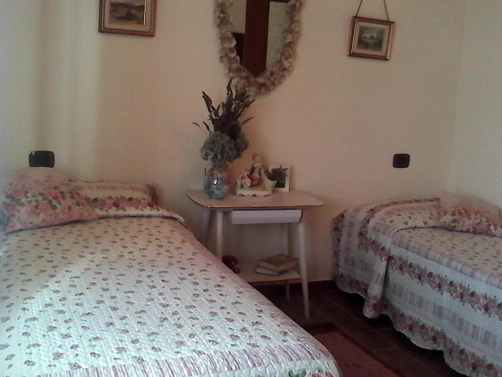 Standard Twin Room with Shared Bathroom photo 3