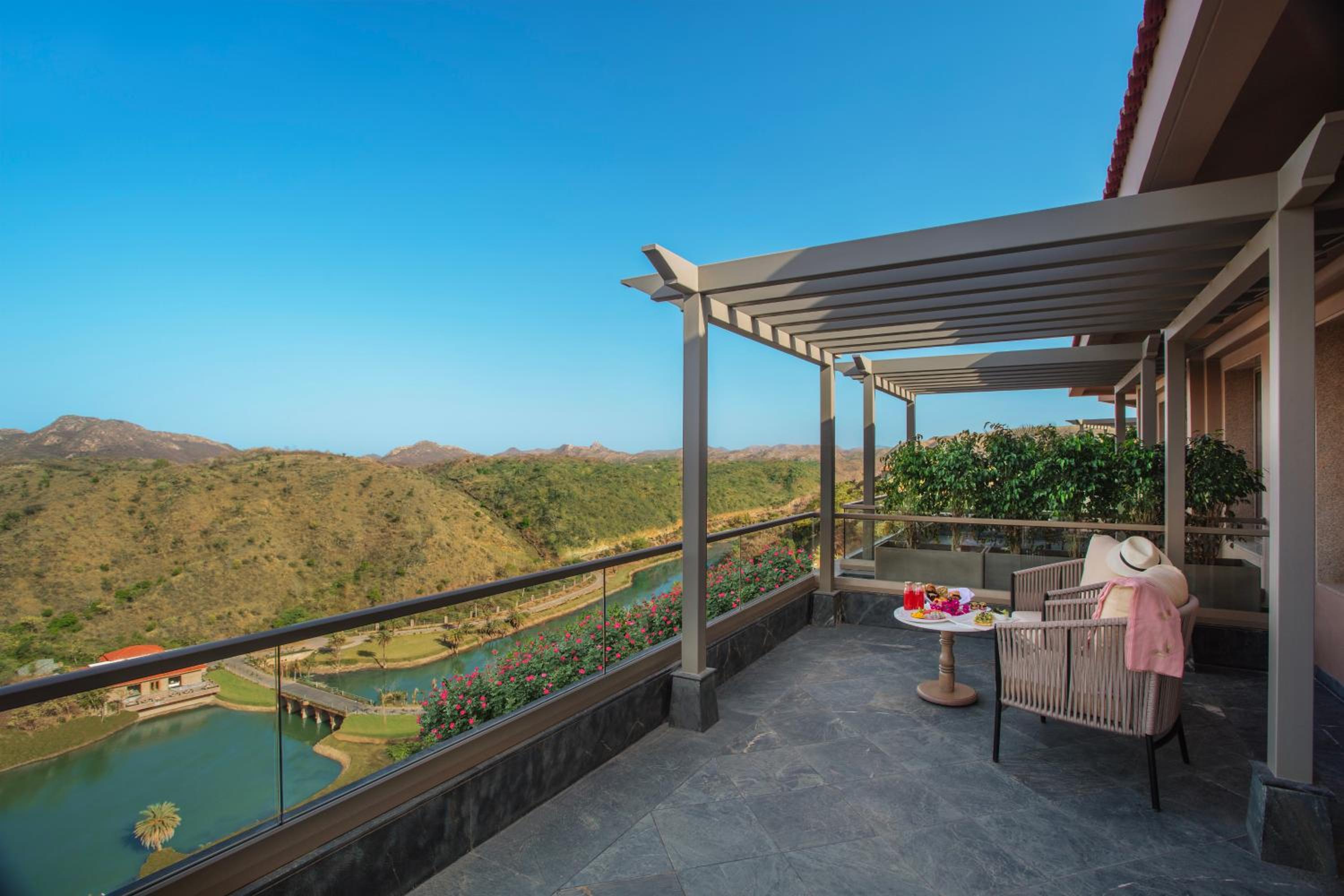 Lake View Villa - Photo 2