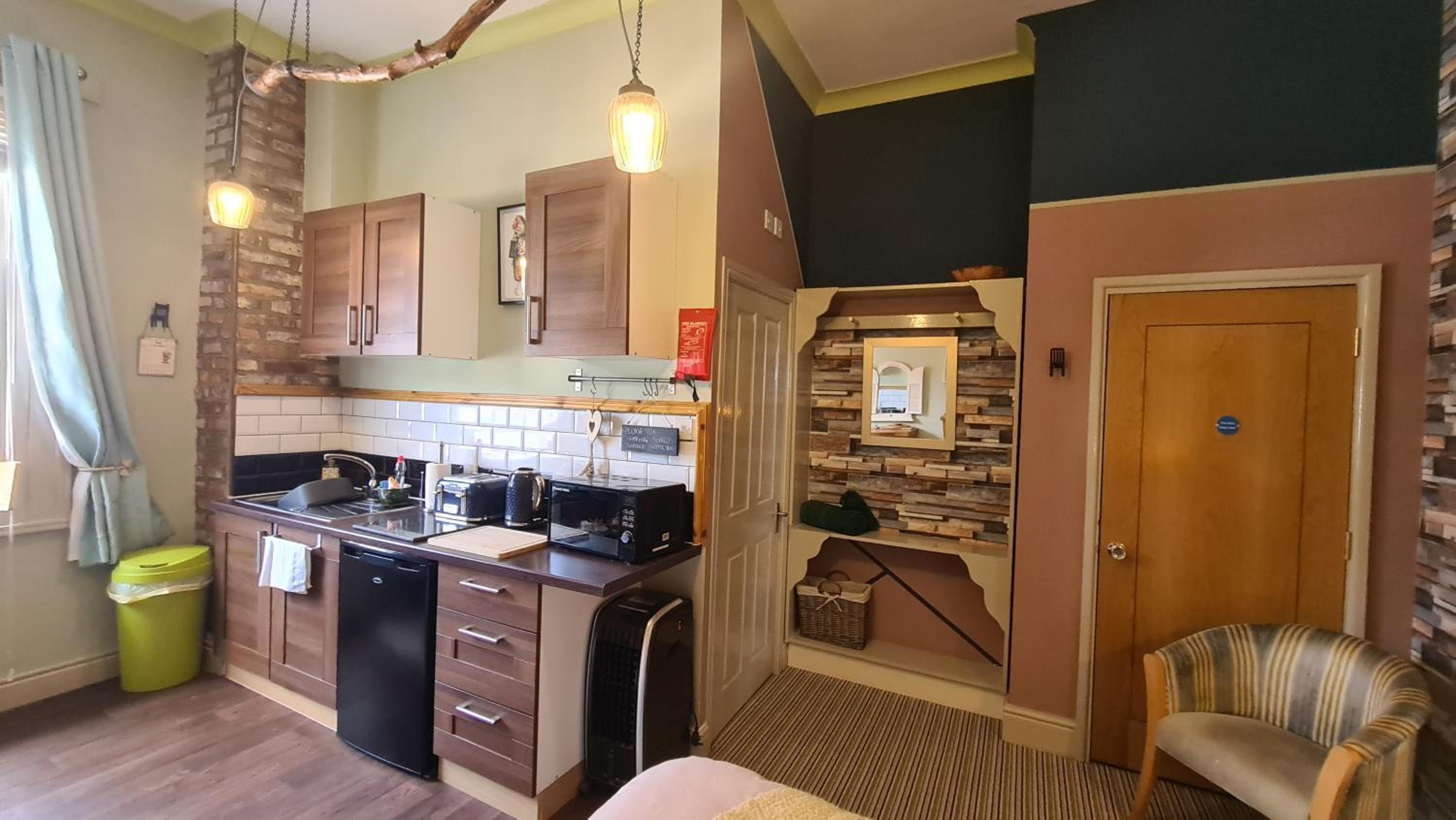 One-Bedroom Apartment - Photo 11