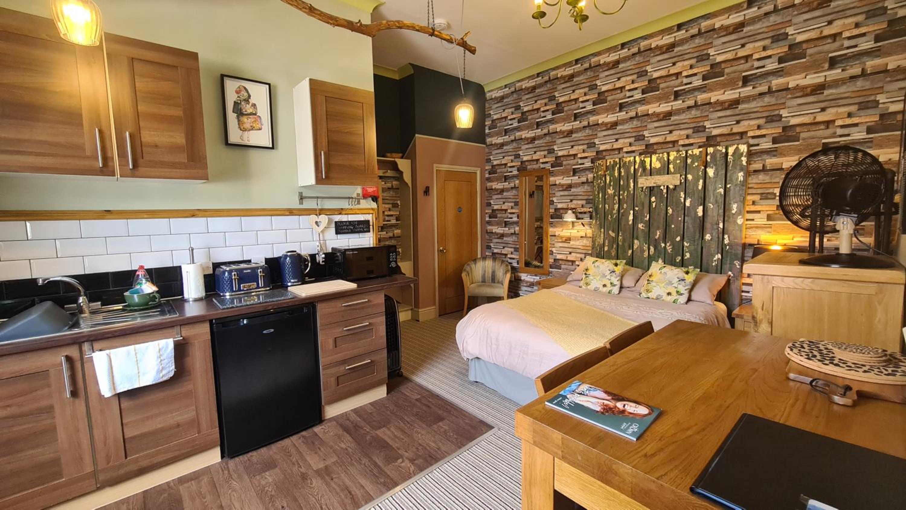 One-Bedroom Apartment - Photo 1