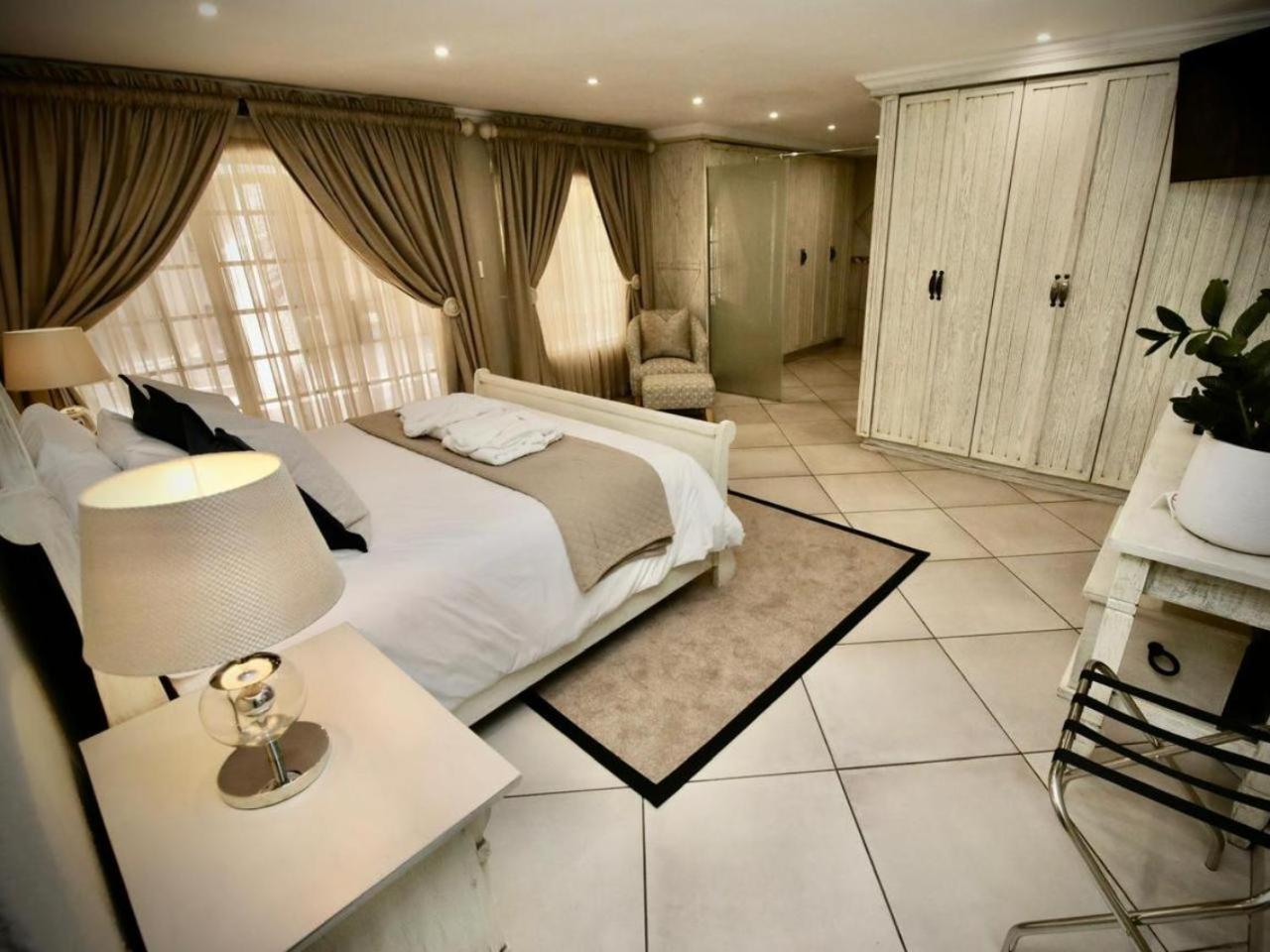 Luxury Suite photo 2