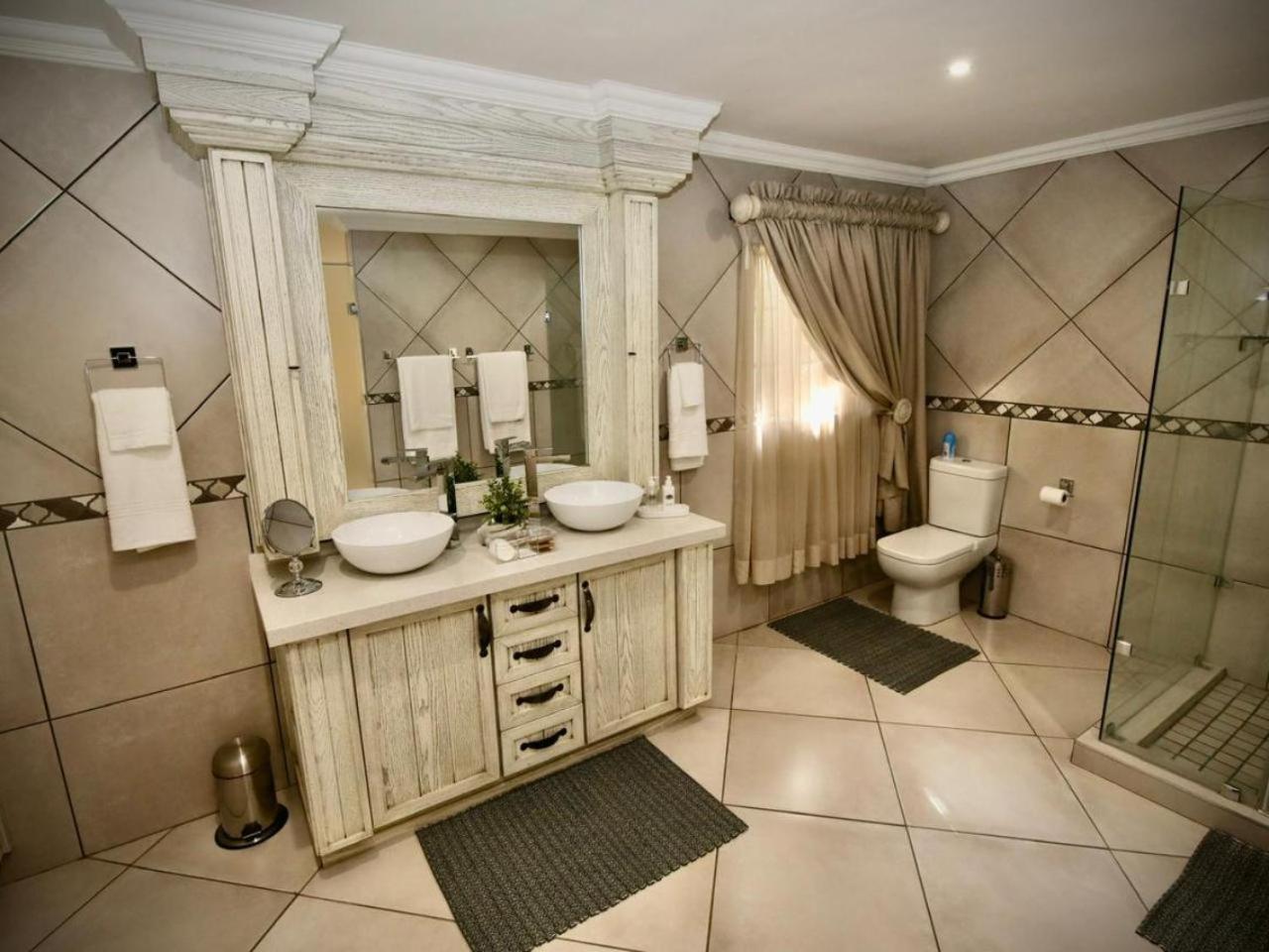 Luxury Suite photo 3