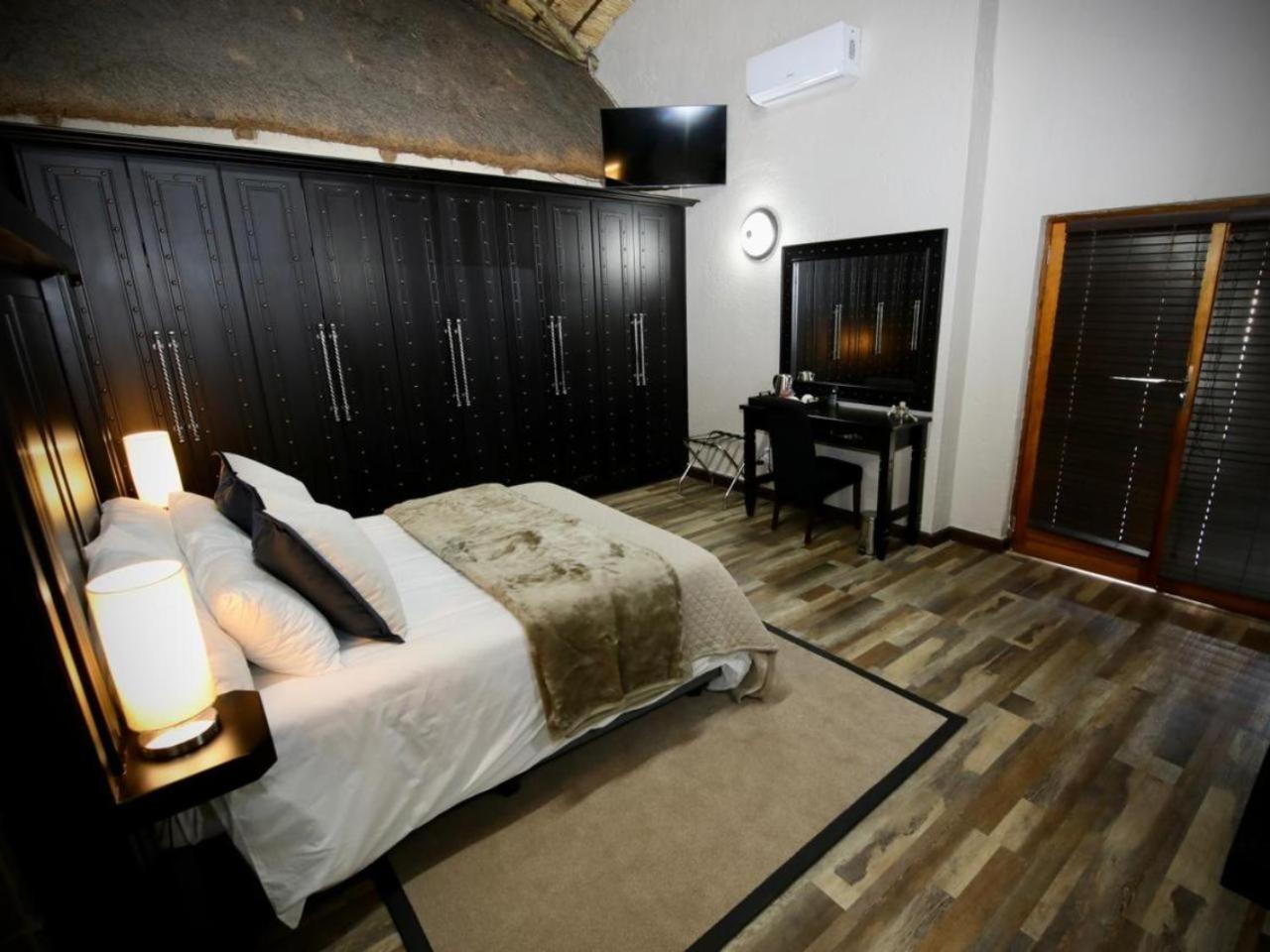 Deluxe Queen Room photo 3
