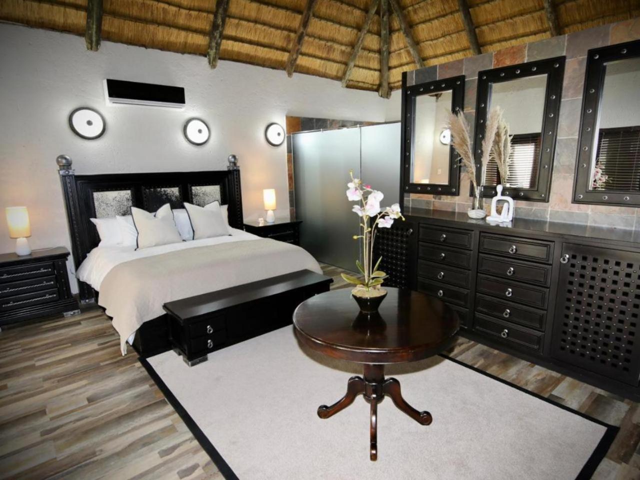 Deluxe King Room photo 1