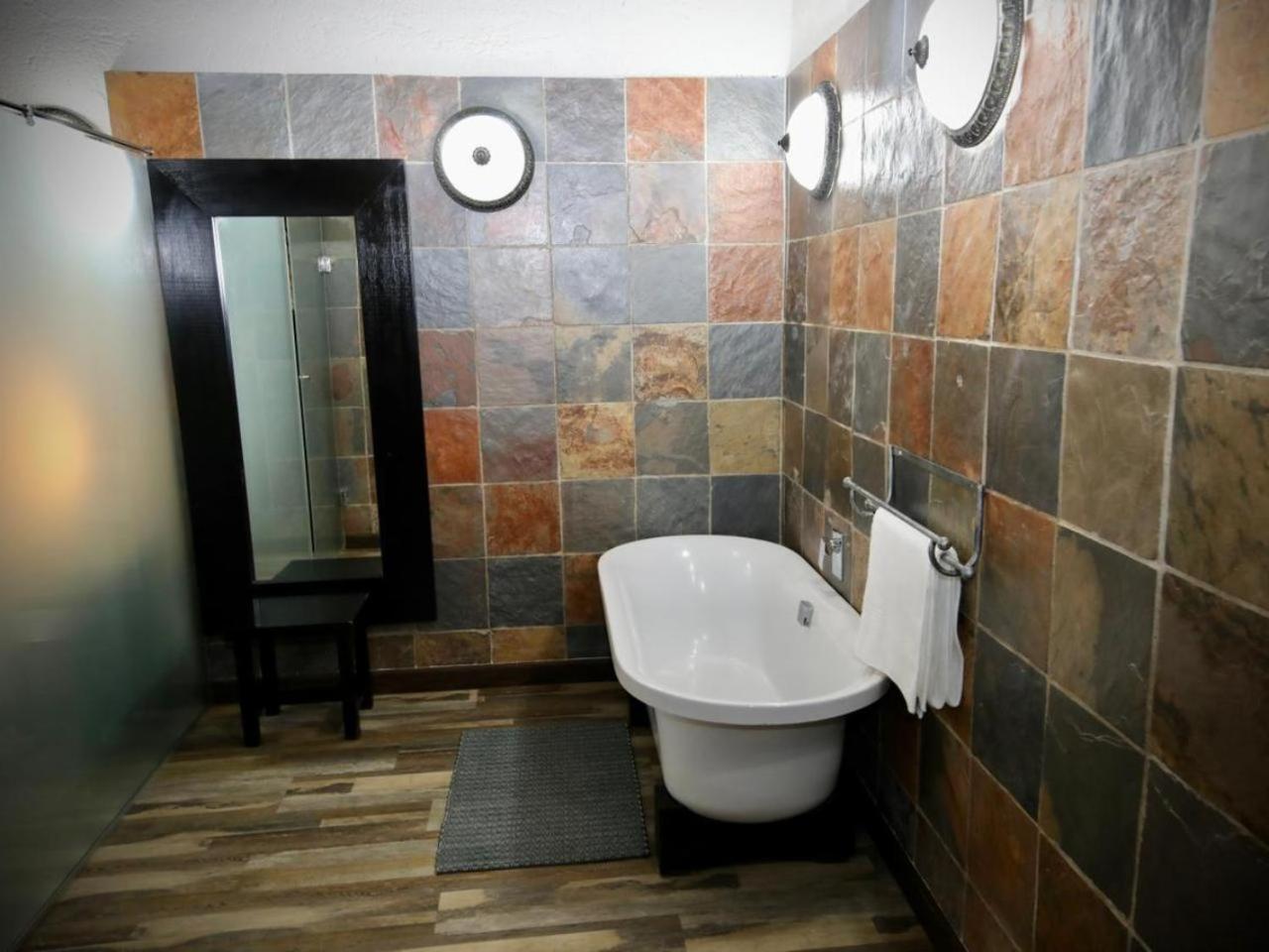 Deluxe King Room photo 2