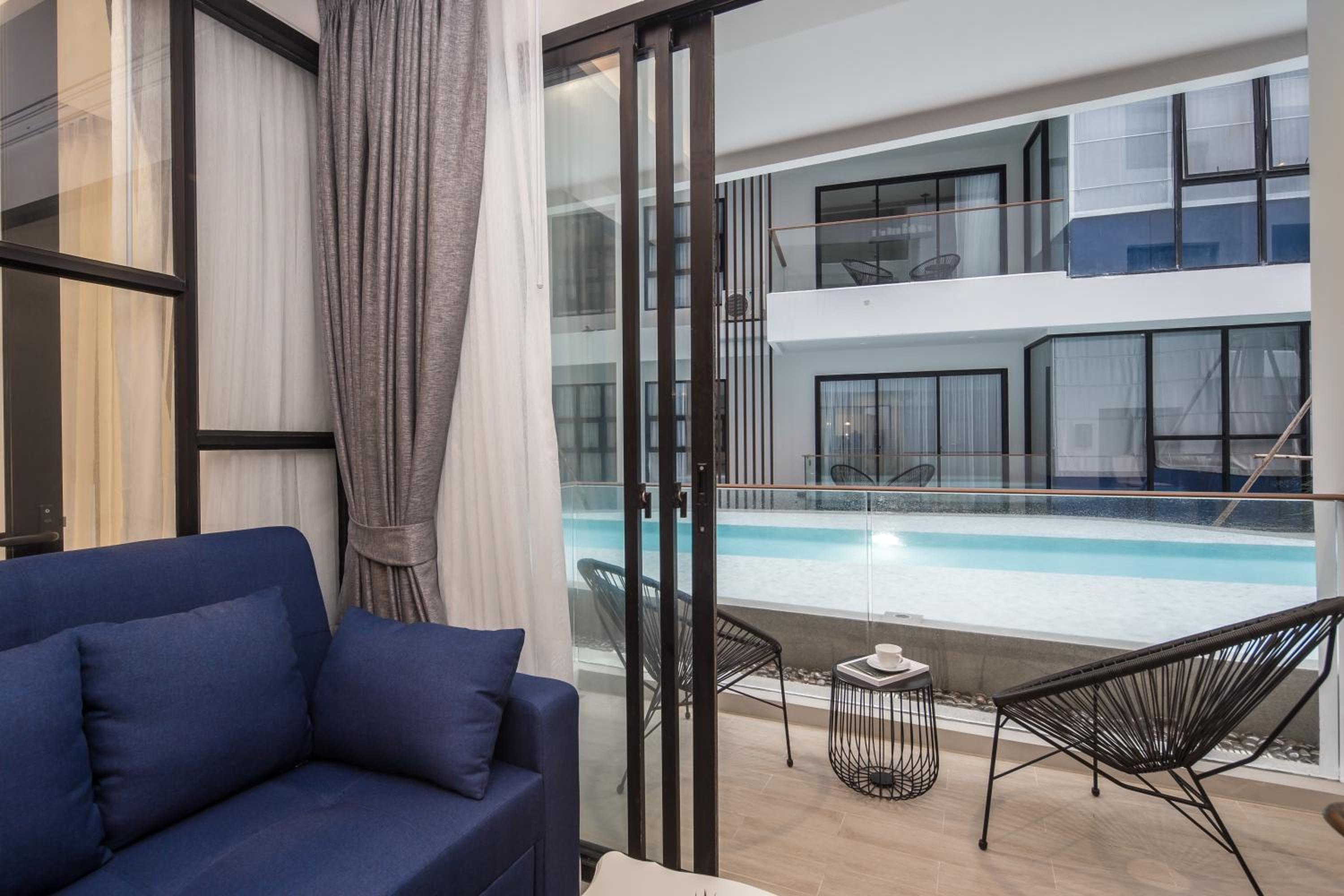 Deluxe Pool Access - Photo 7