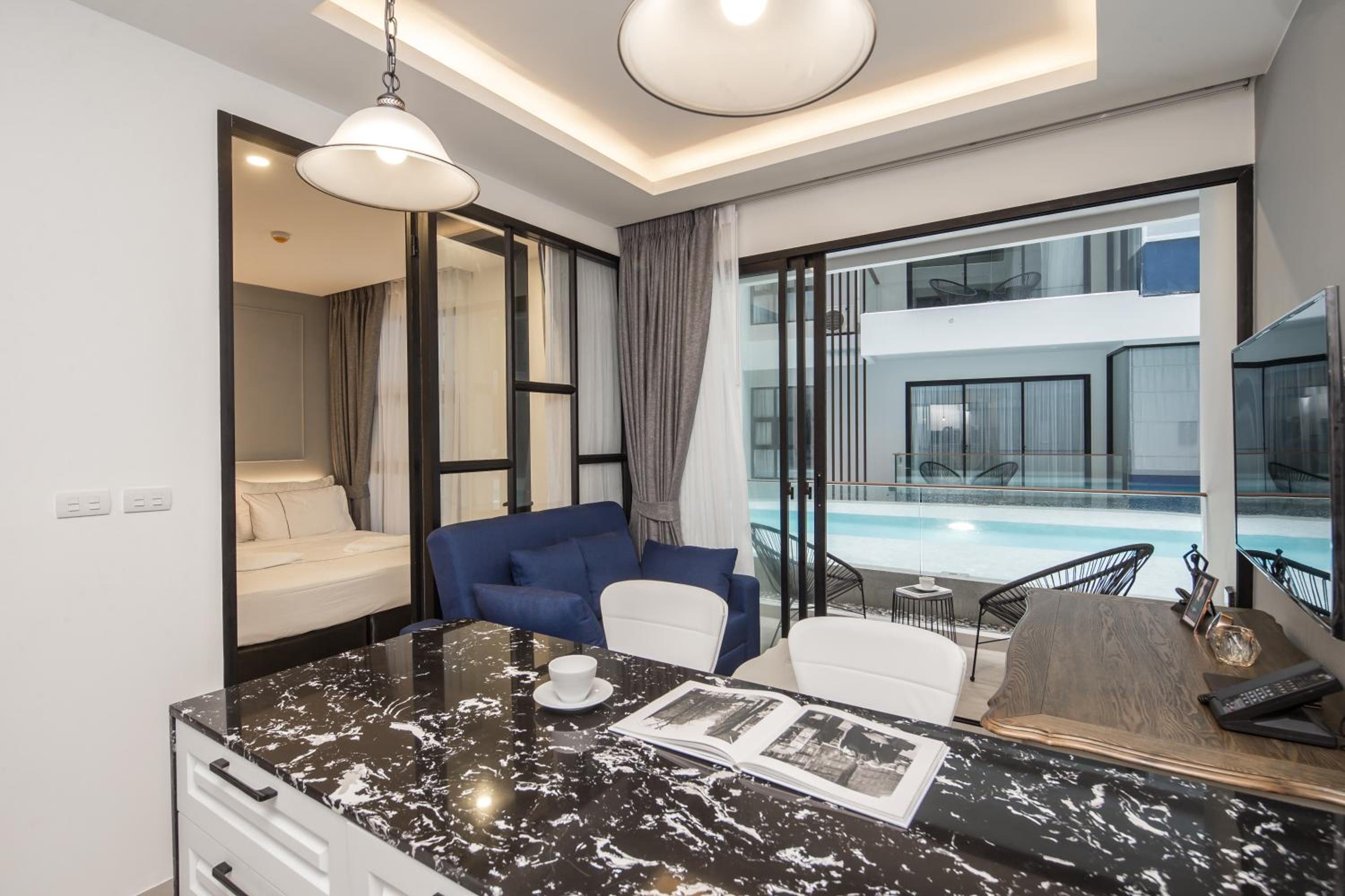 Deluxe Pool Access - Photo 16