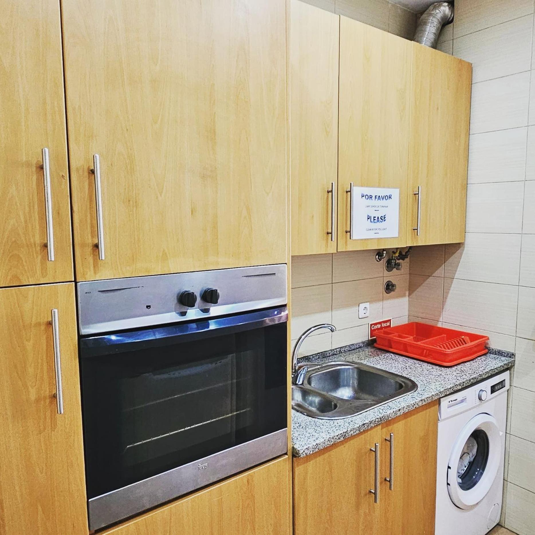 Budget Double Room - Photo 21