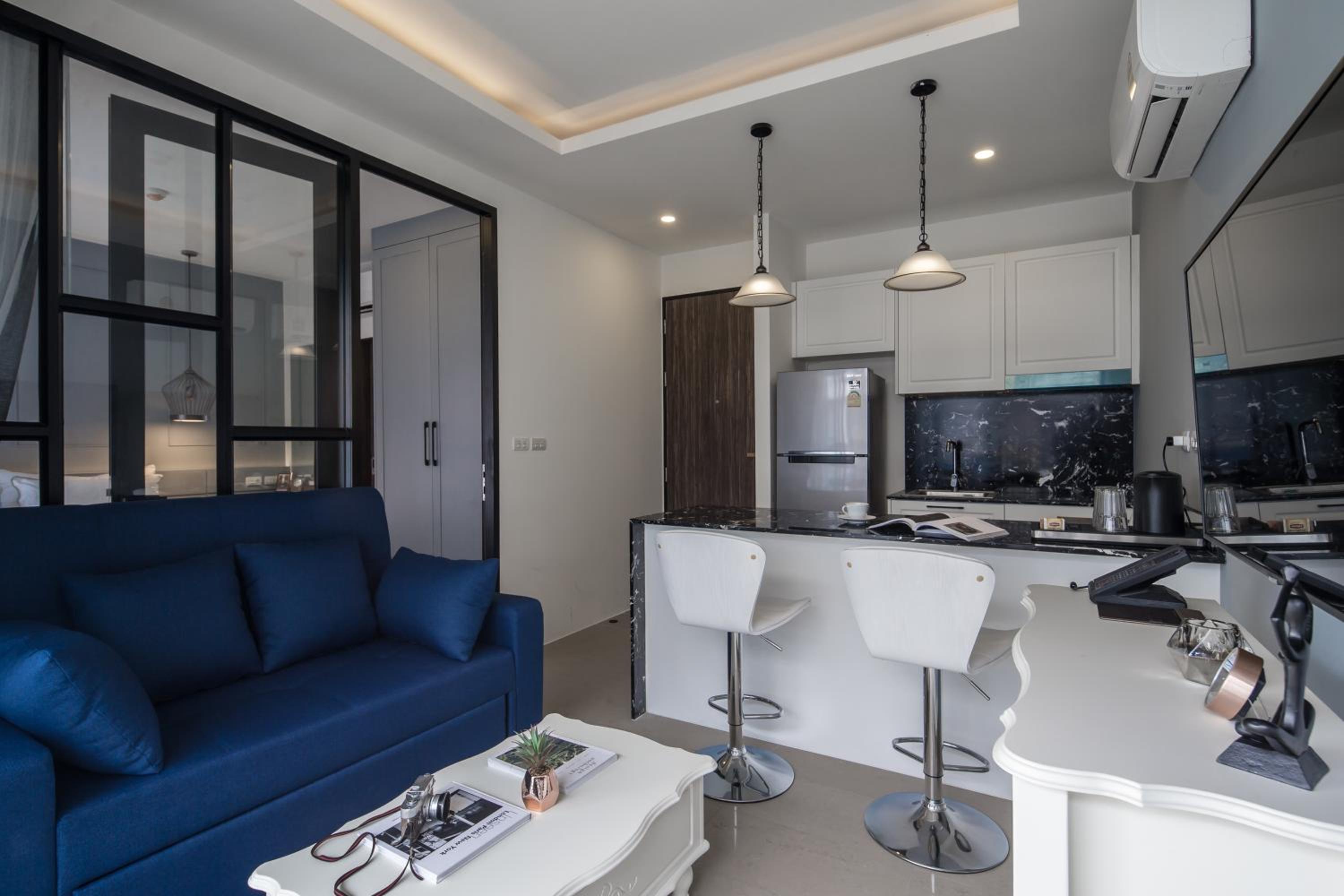 Deluxe Double or Twin Room with City View - Photo 22