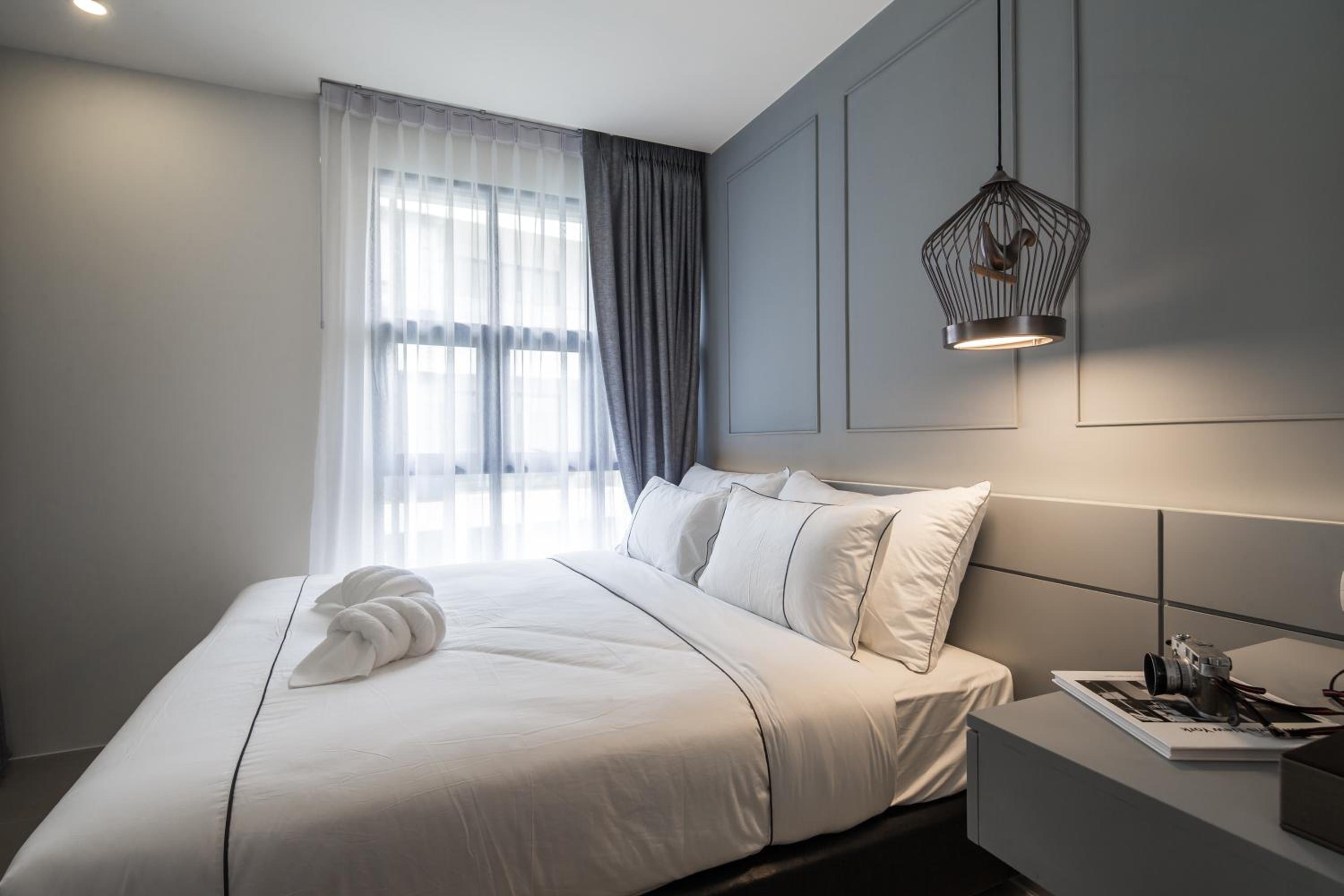 Deluxe Double or Twin Room with Pool View - Photo 9