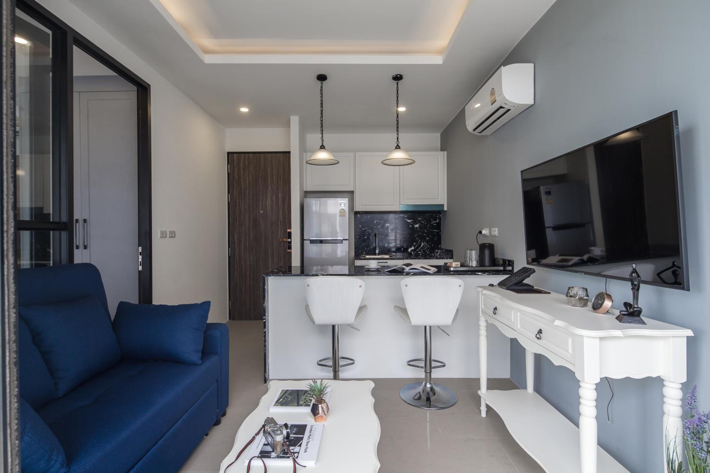 Deluxe Double or Twin Room with City View - Photo 3