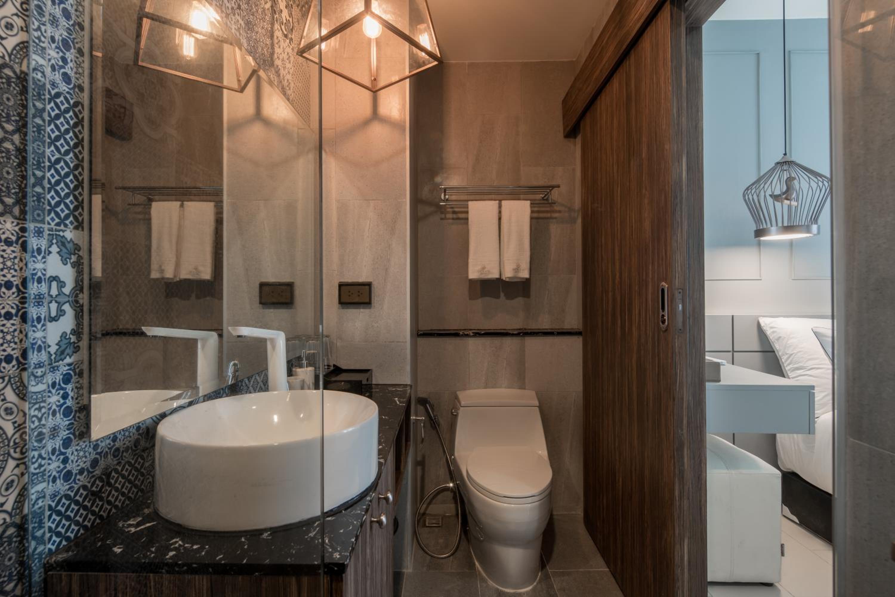 Deluxe Double or Twin Room with City View - Photo 5