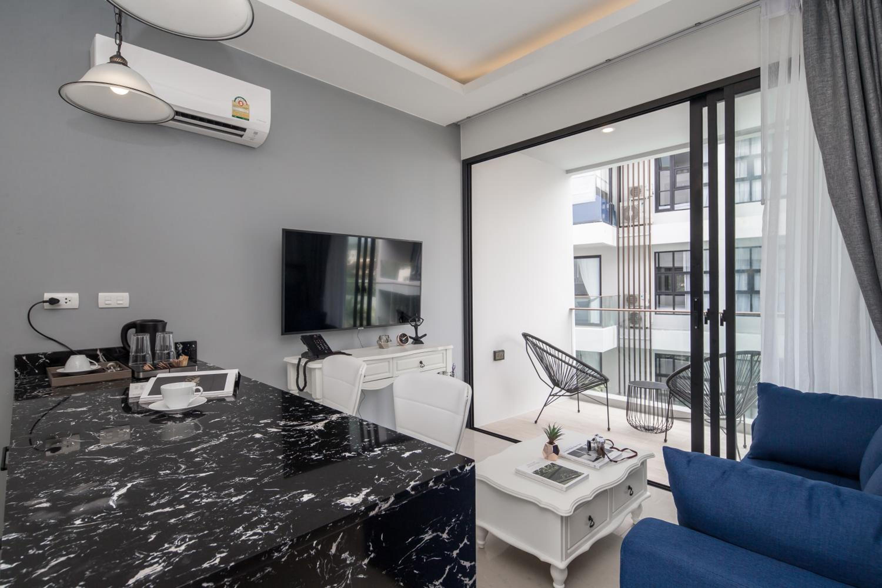 Deluxe Double or Twin Room with Pool View - Photo 3