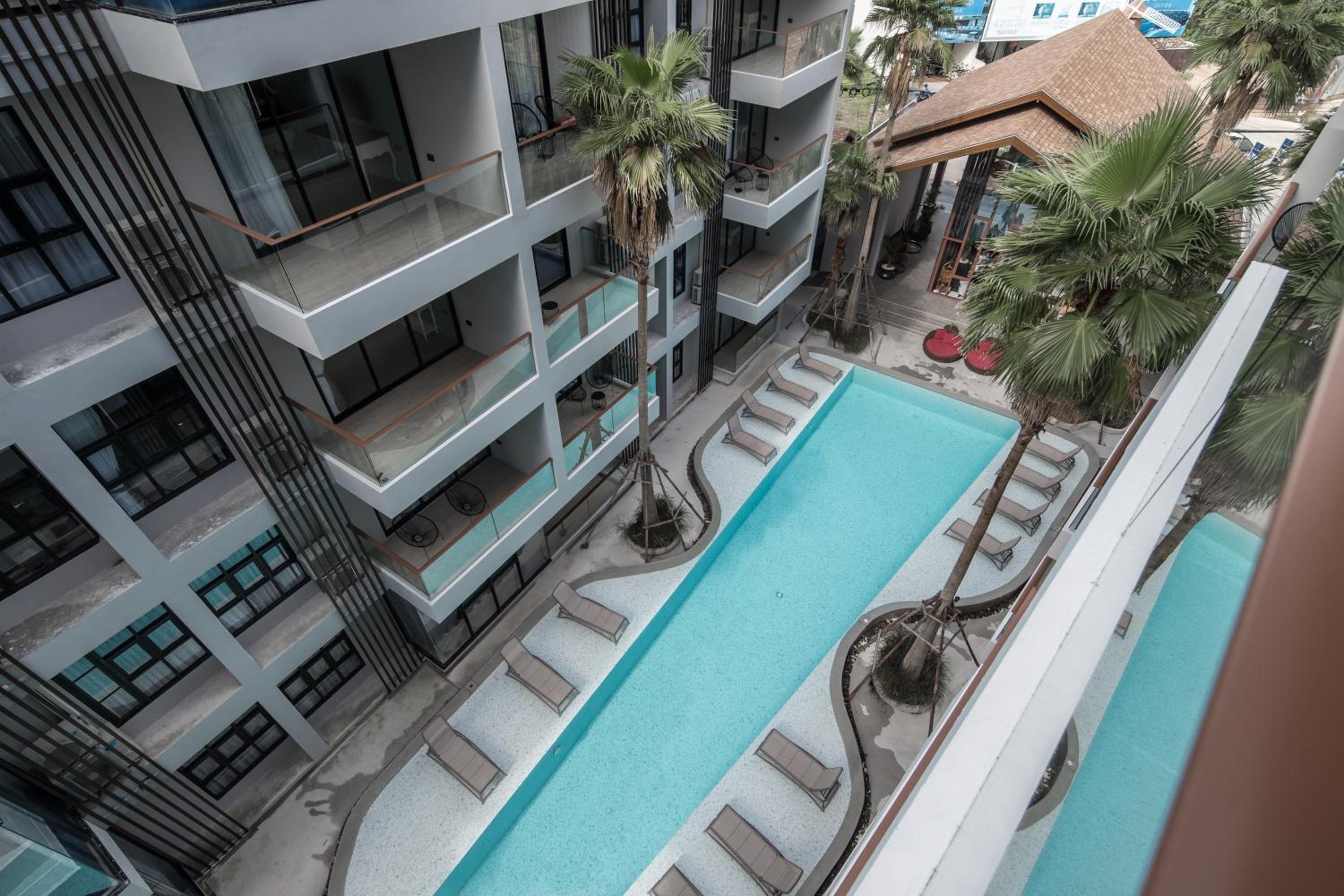 Deluxe Double or Twin Room with Pool View - Photo 4