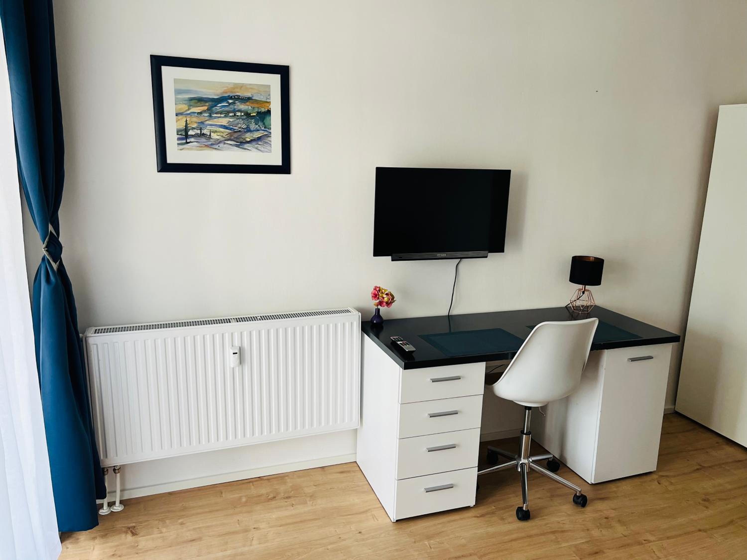One-Bedroom Apartment photo 1