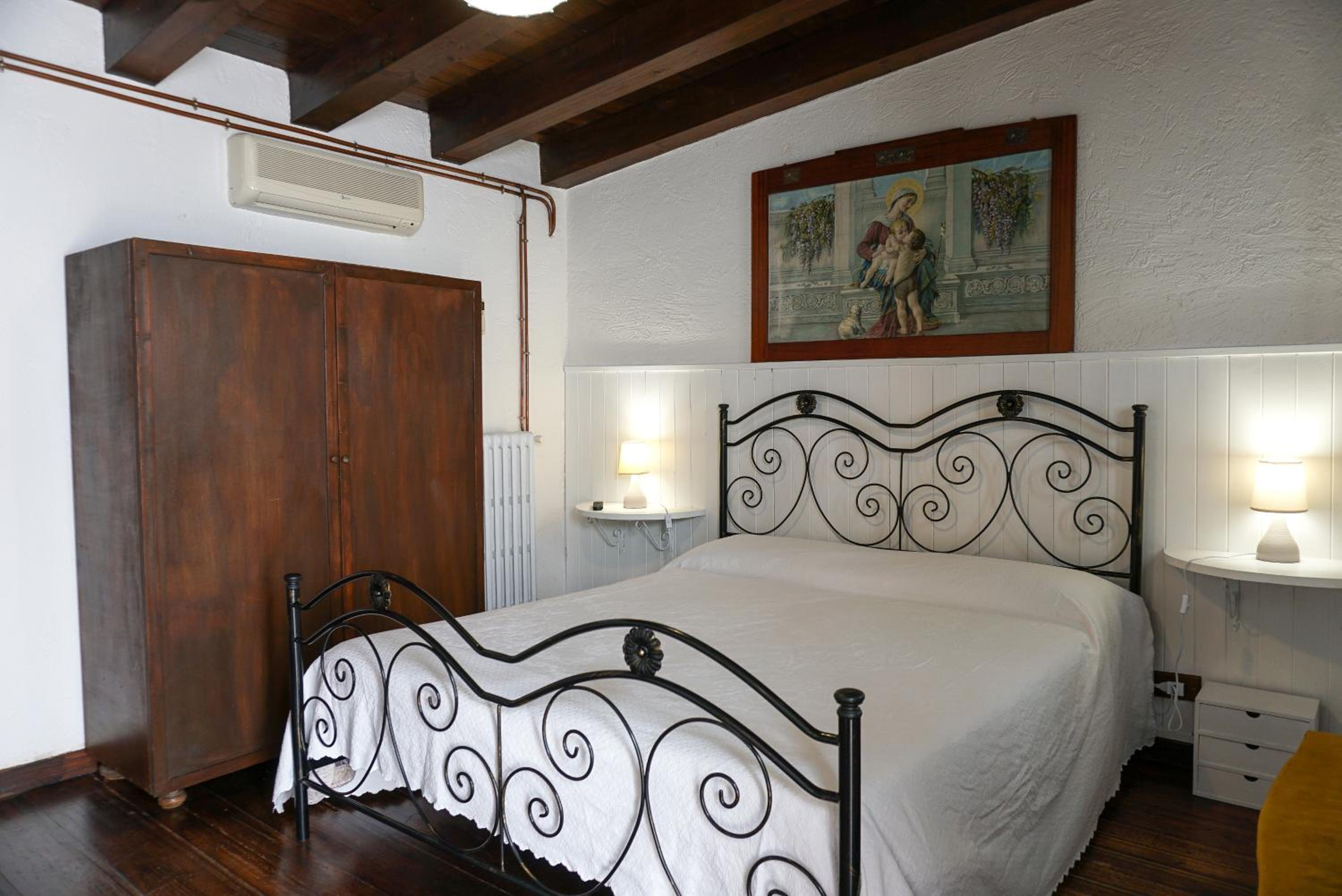 One-Bedroom Apartment - Photo 4