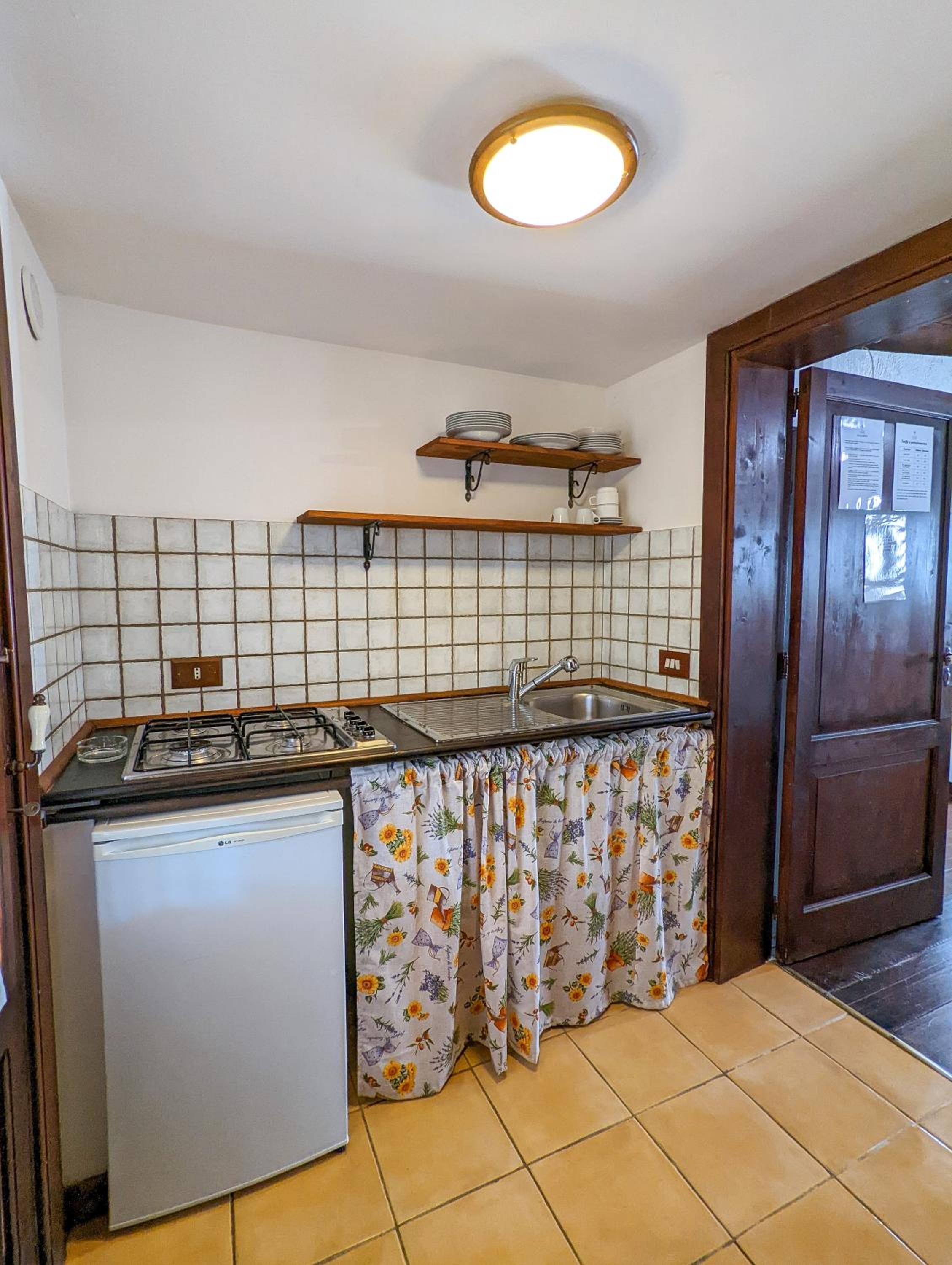 One-Bedroom Apartment - Photo 11