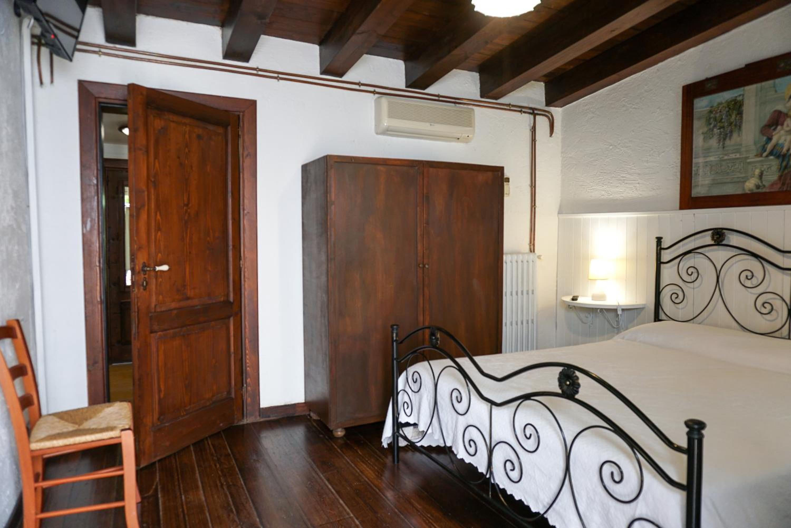 One-Bedroom Apartment - Photo 5