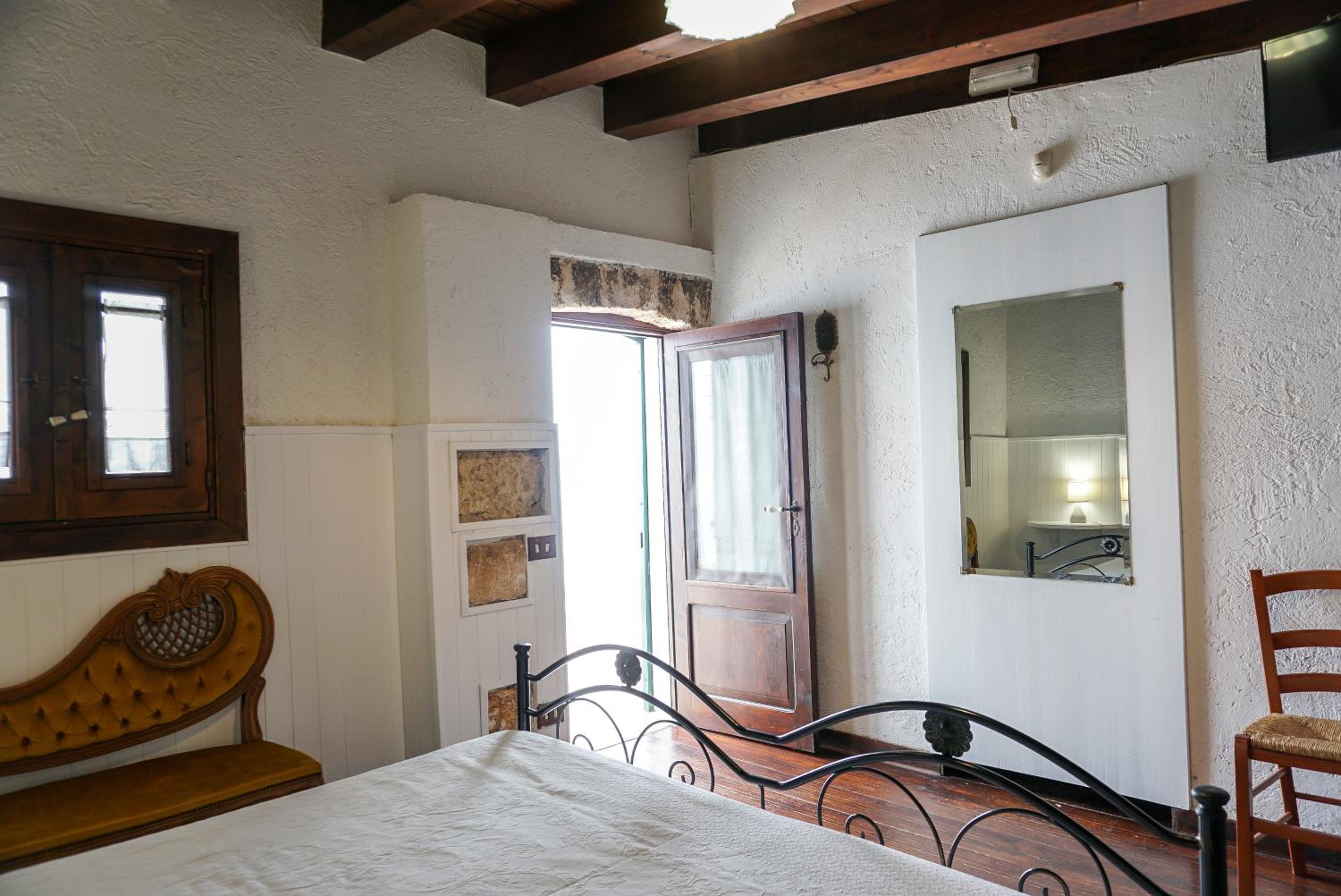 One-Bedroom Apartment - Photo 9
