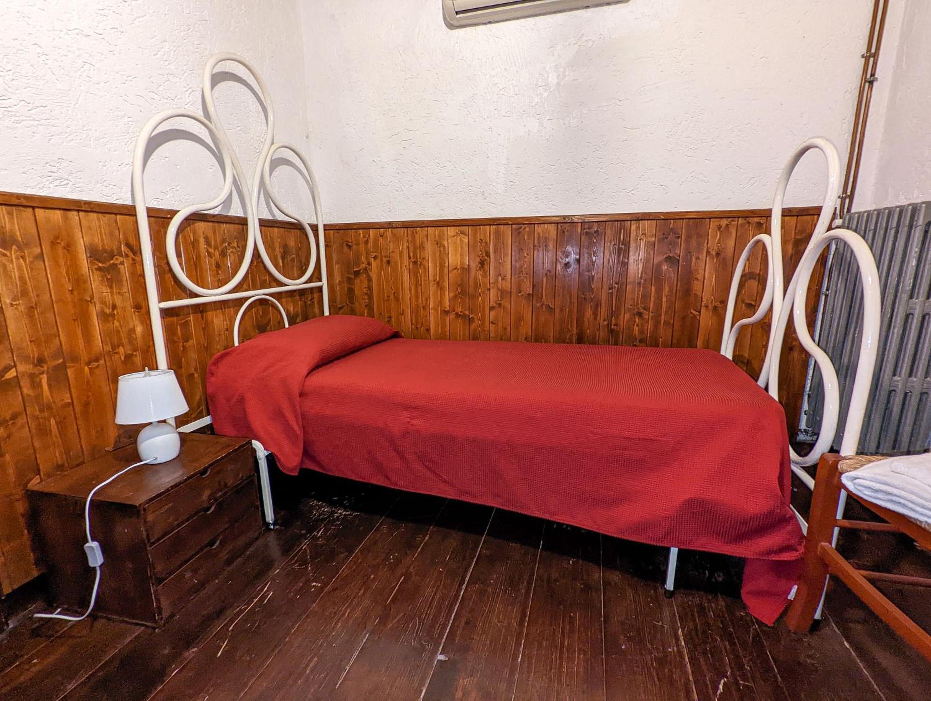 One-Bedroom Apartment - Photo 8