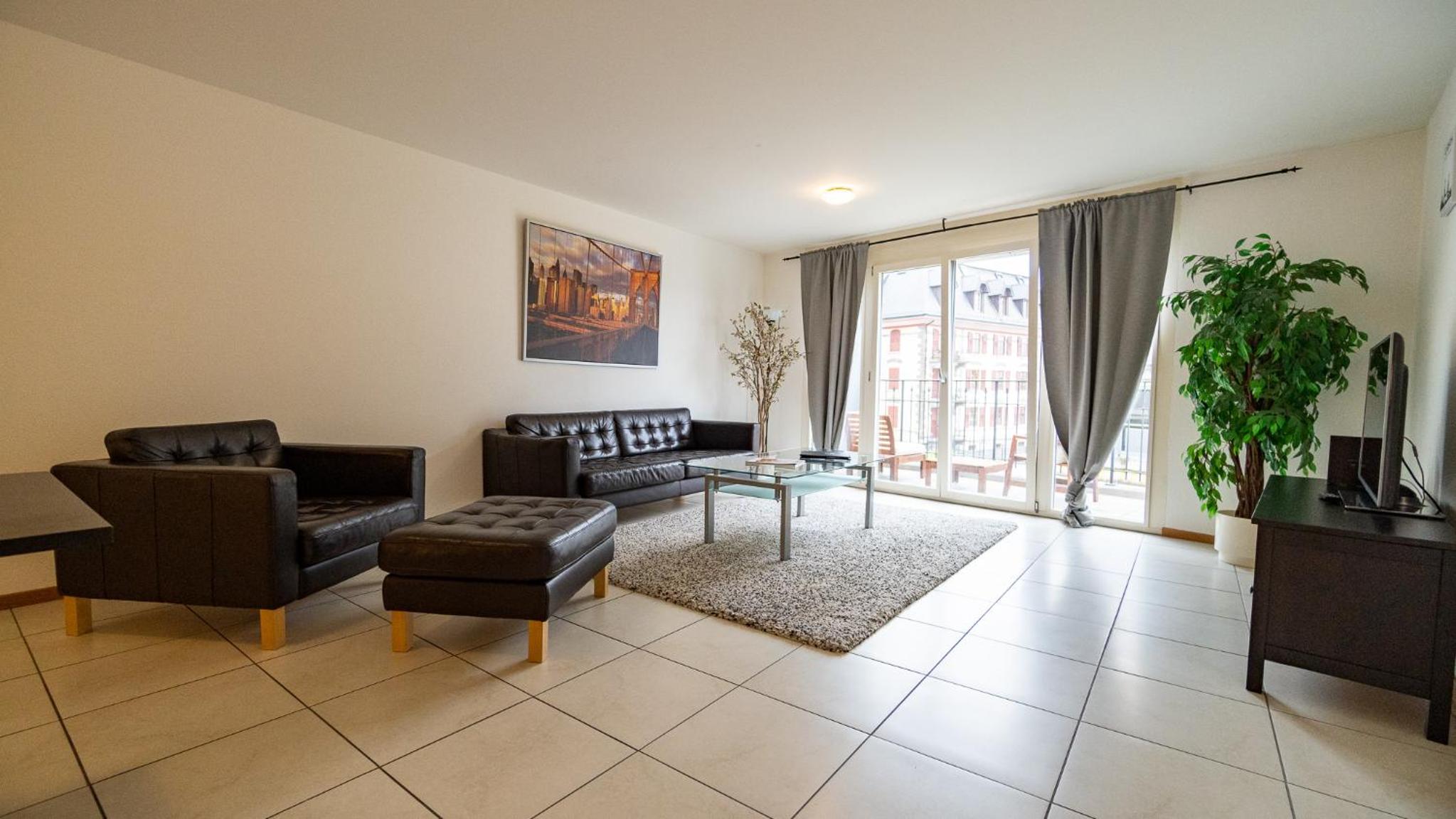 One-Bedroom Apartment with Balcony photo 2