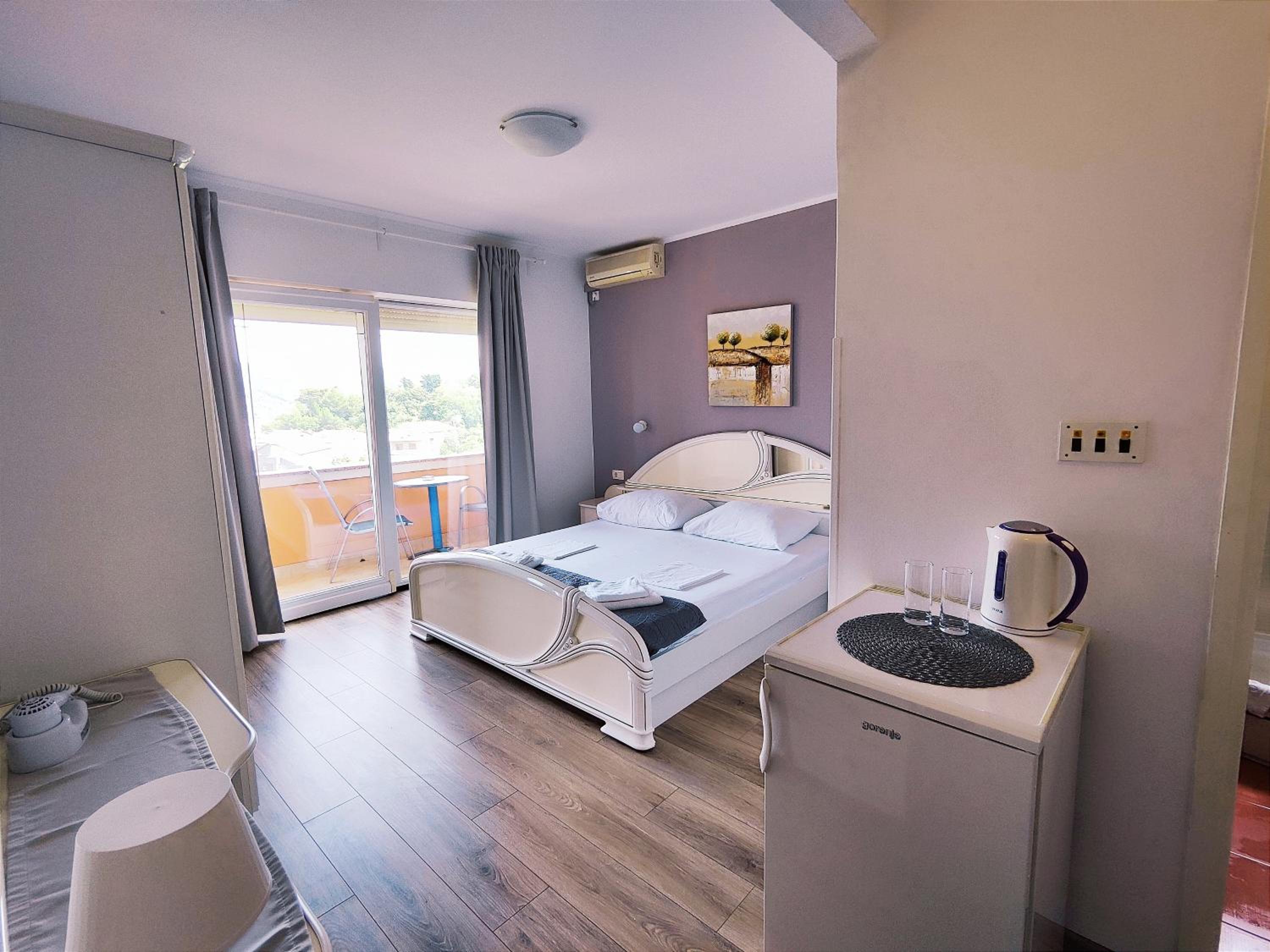 Double Room with Balcony and Sea View - Photo 1