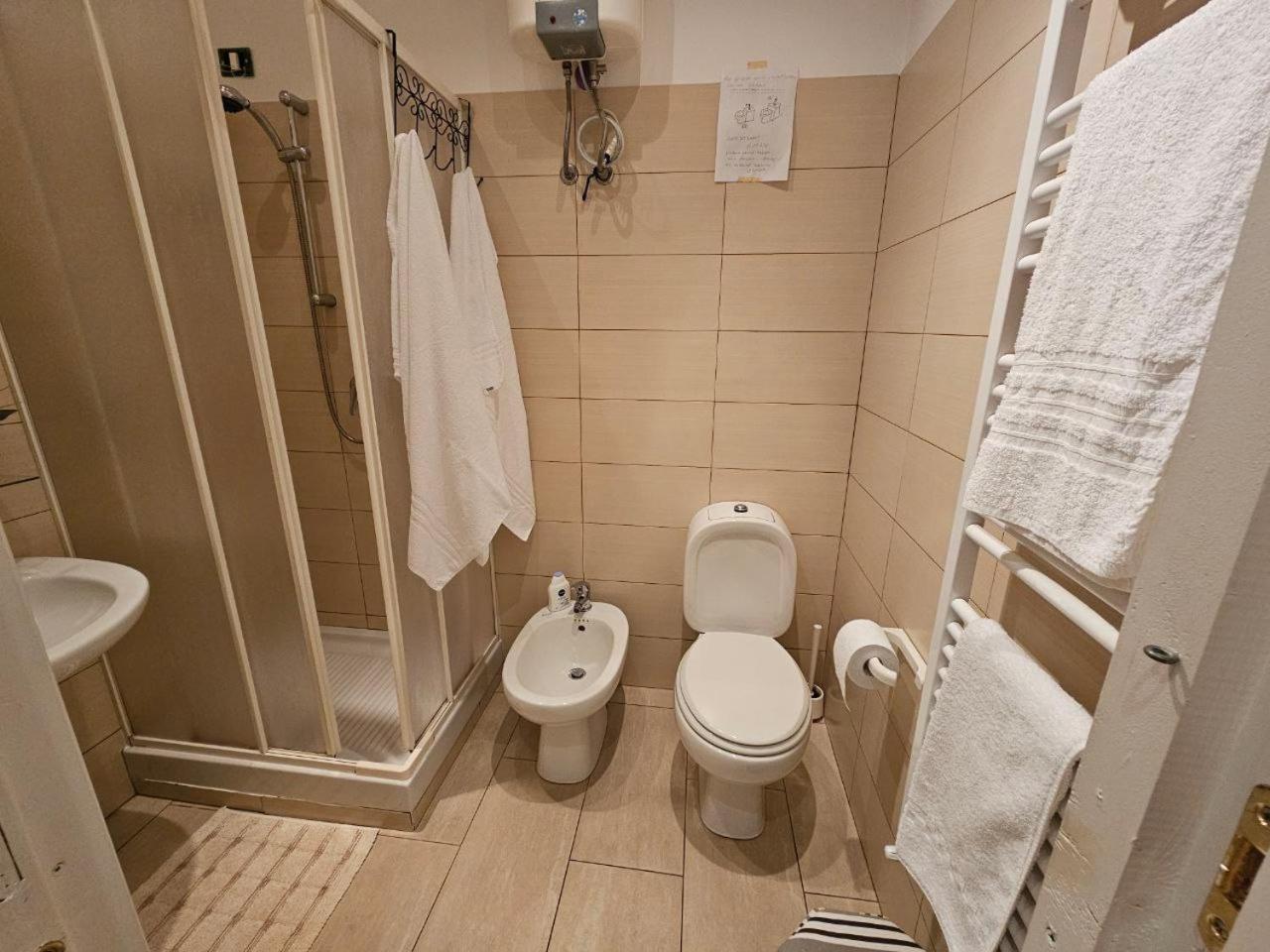 Double Room with Private Bathroom photo 2