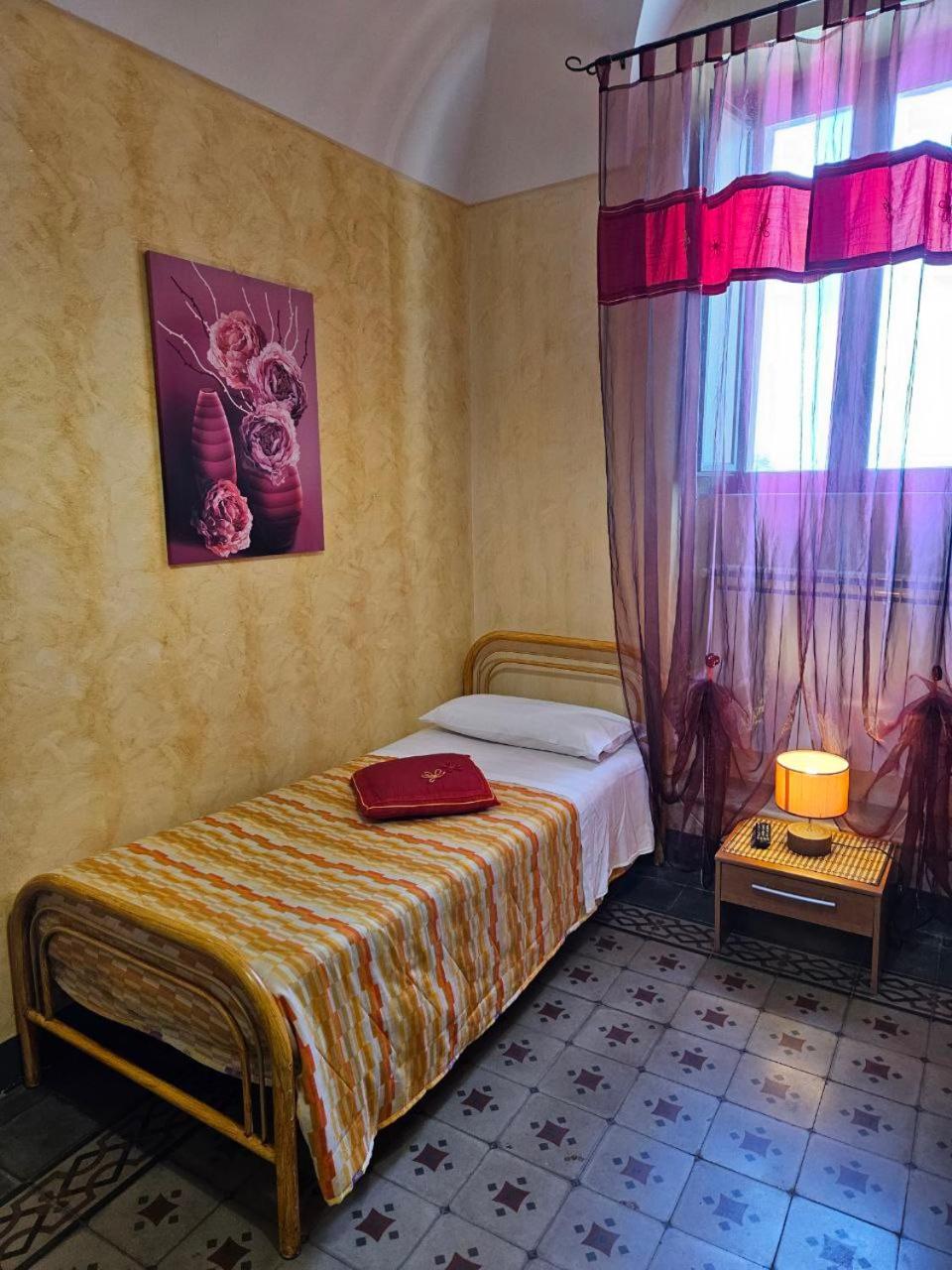 Single Room with Private Bathroom photo 2