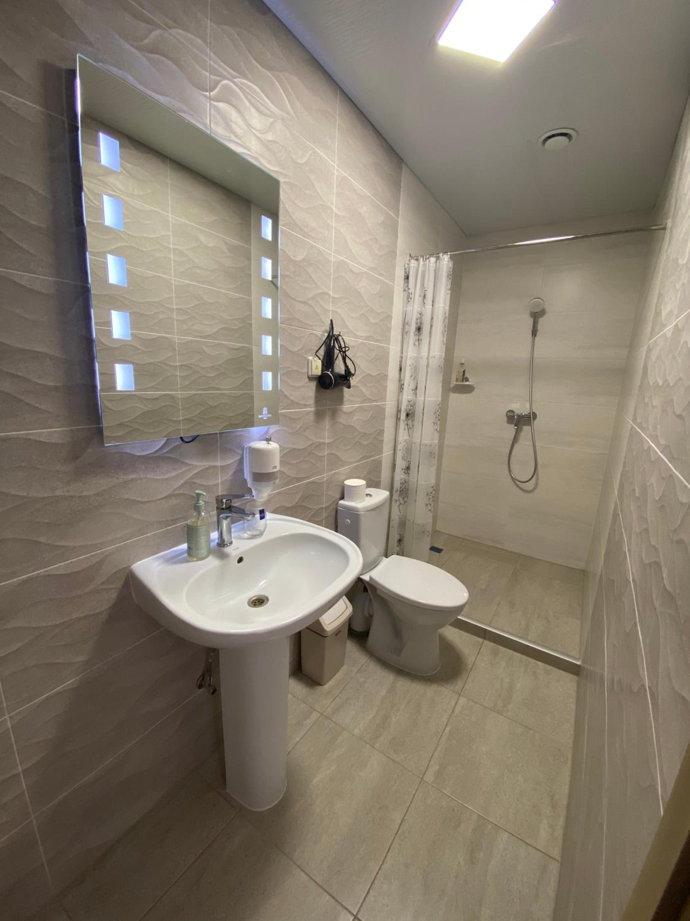 Deluxe Double or Twin Room with Balcony - Photo 1
