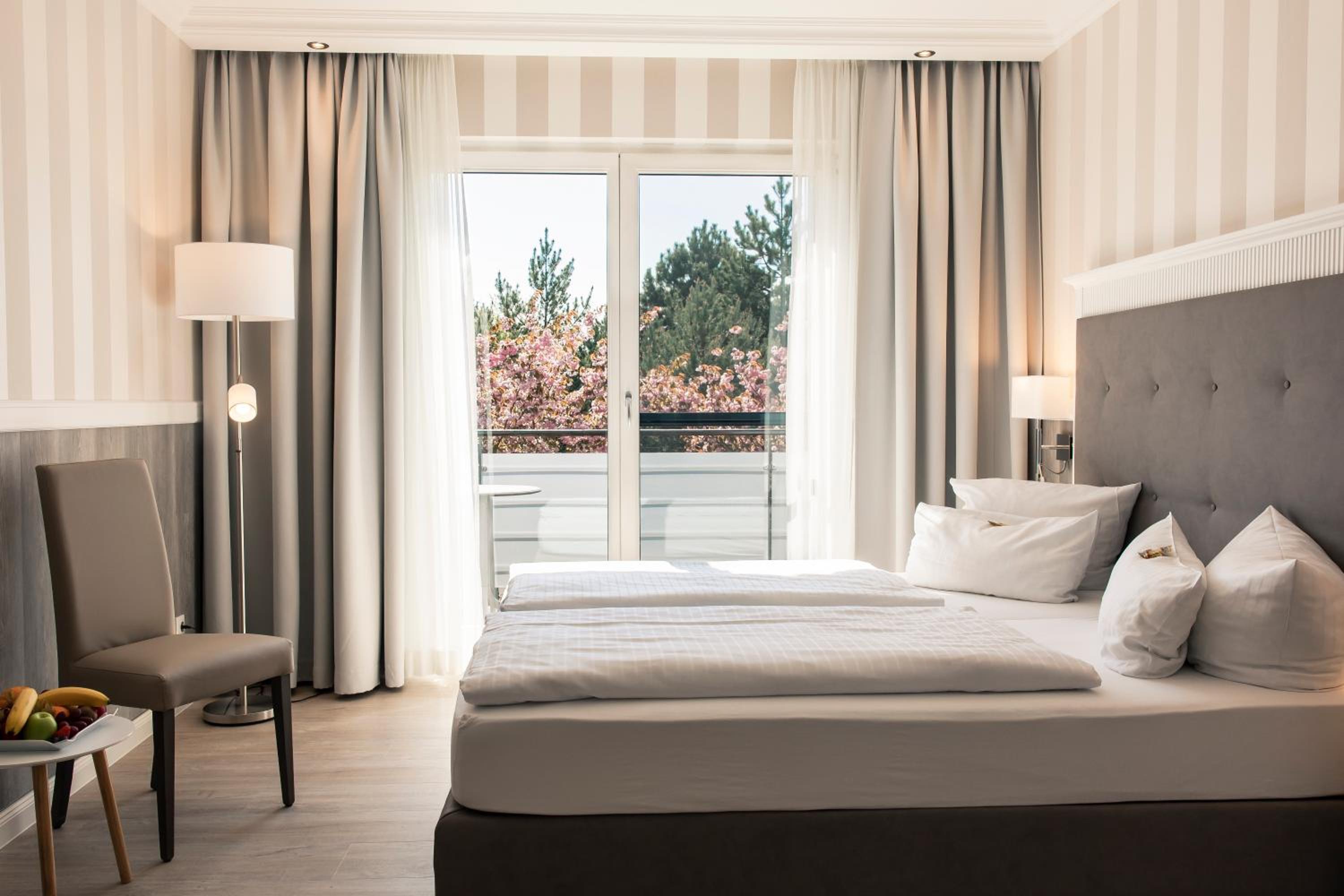 Deluxe Double Room with Garden View - Photo 15