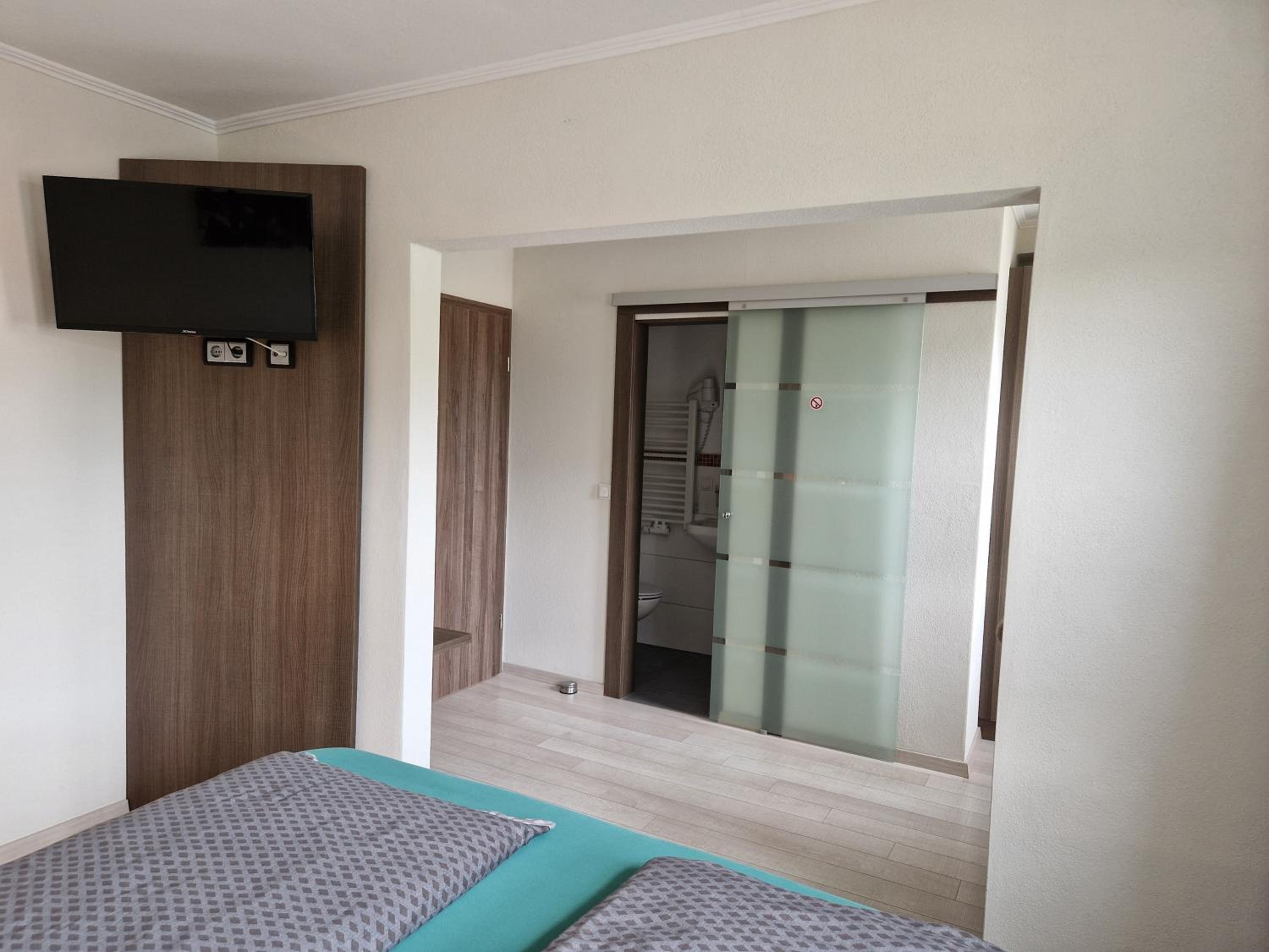 Double Room - Photo 5