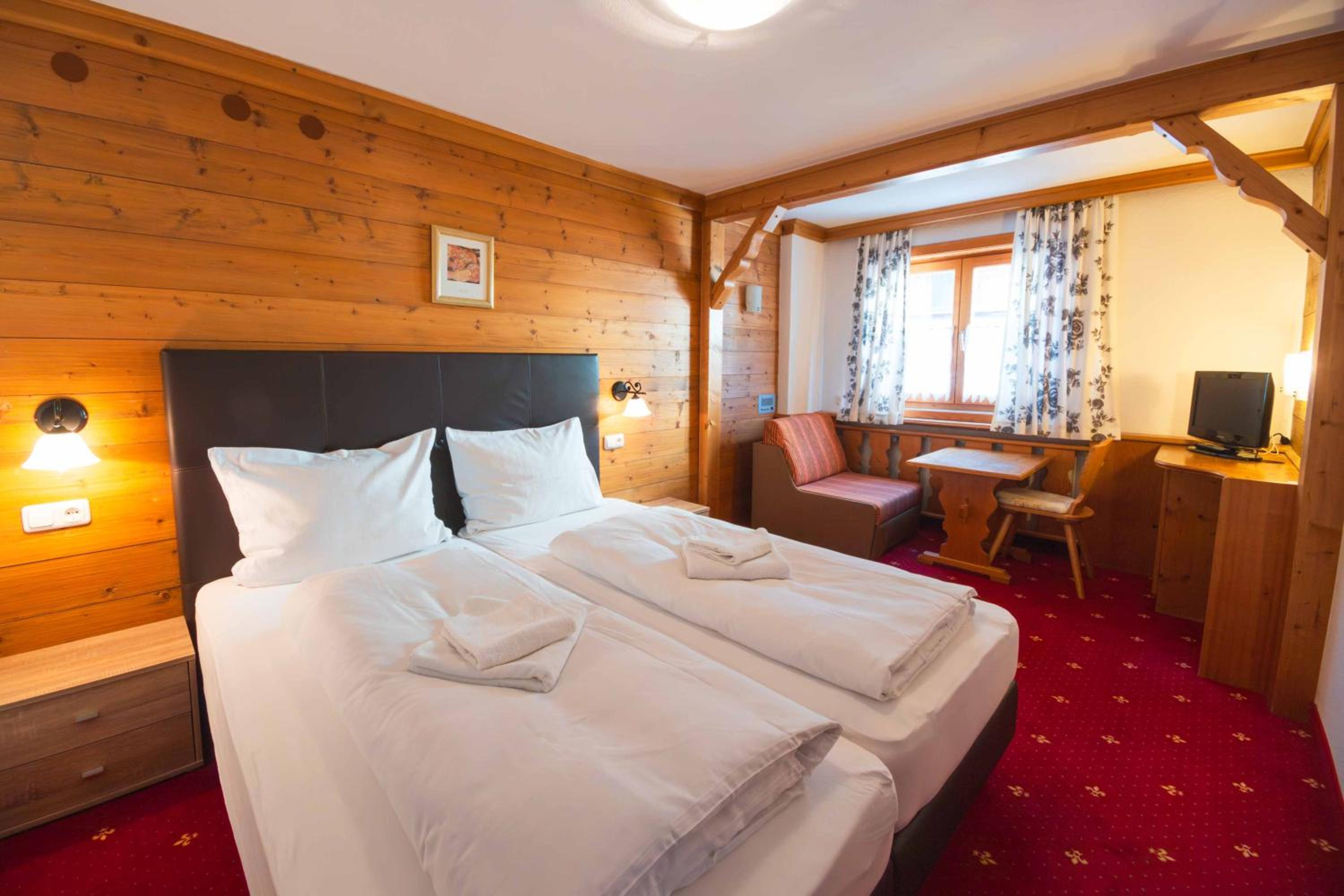 Double Room with Private Bathroom photo 2